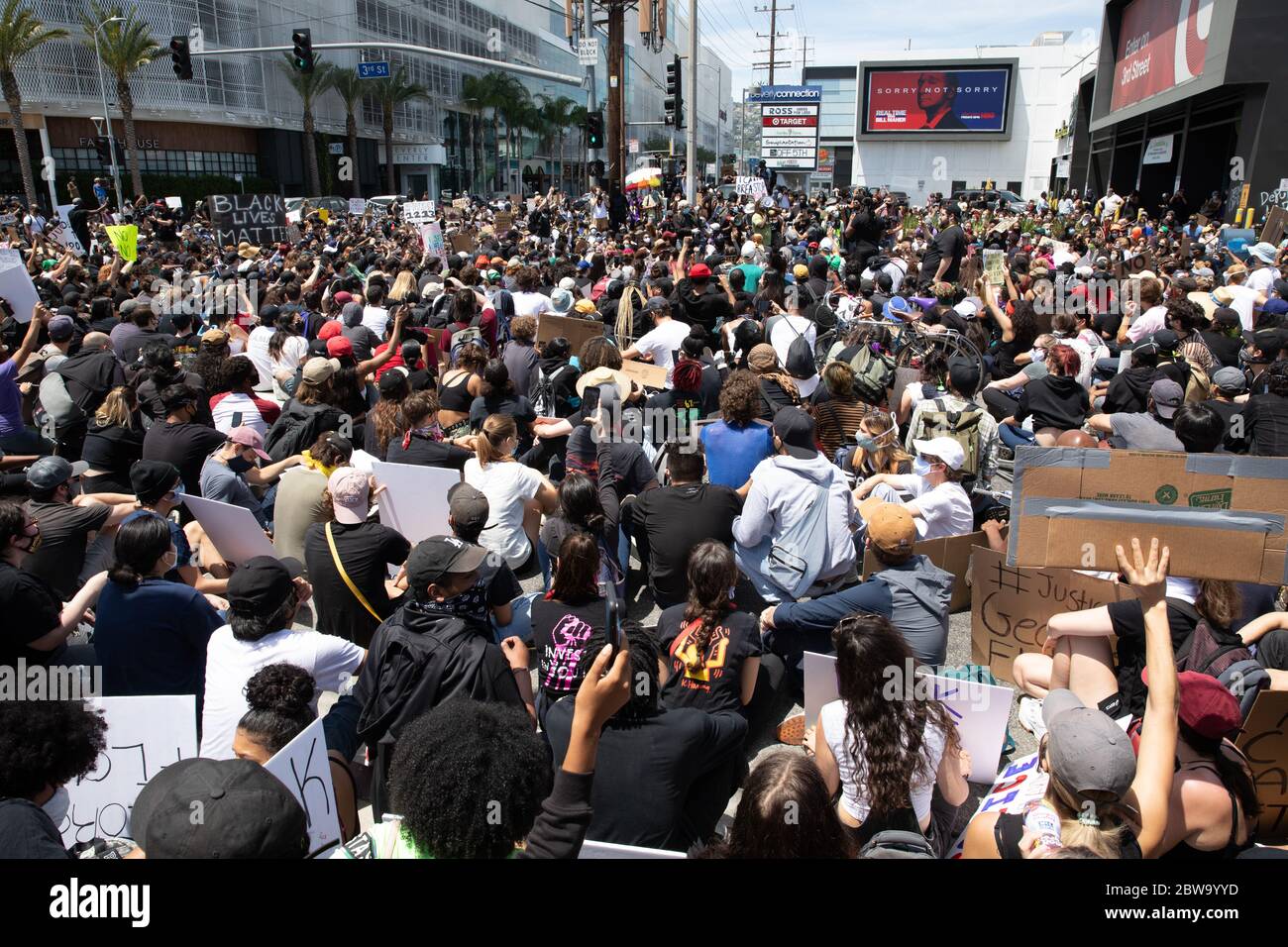 Les participants à la marche de protestation contre la violence policière à la suite de la mort de George Floyd. Banque D'Images