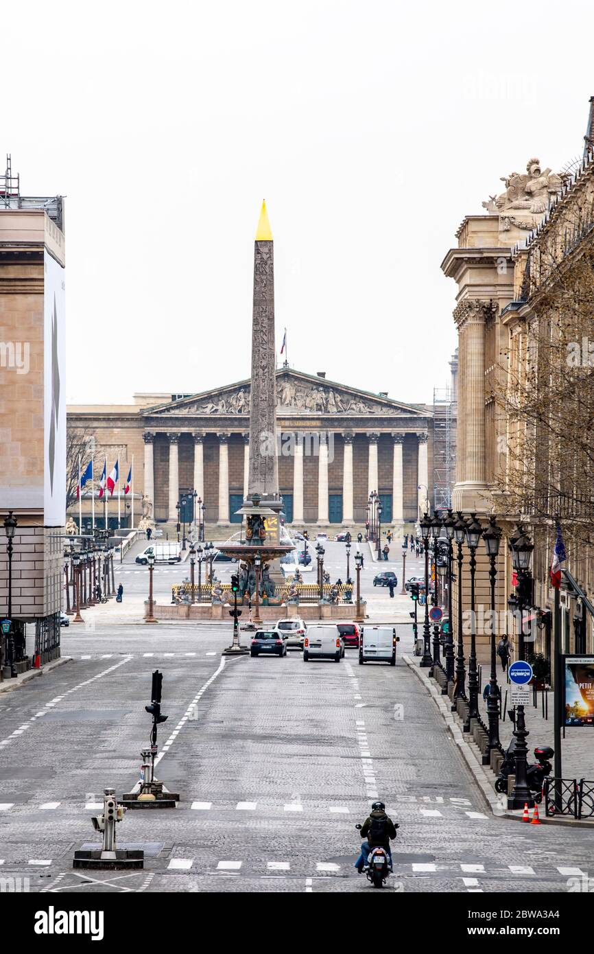 Paris, France - 17 mars 2020 : 1er jour de confinement en raison de la pandémie Covid-19 sur la place de la Concorde, près des champs-Elysées à Paris Banque D'Images