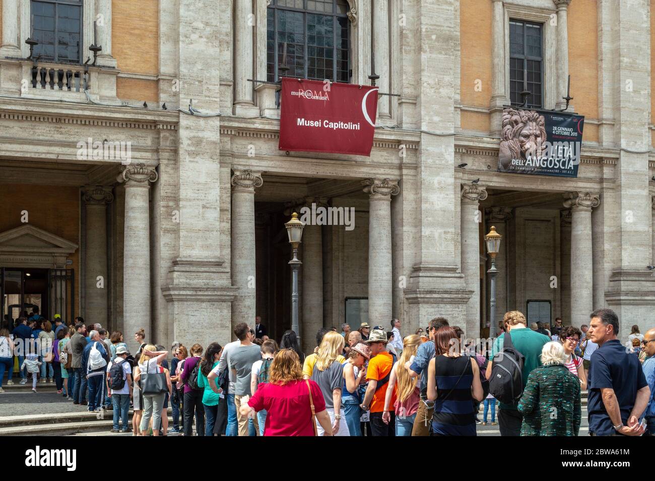 Rome / Italie - 3 mai 2015 : touristes en file d'attente pour visiter les Musées Capitolin (Musei Capitolini) à Rome, Italie Banque D'Images