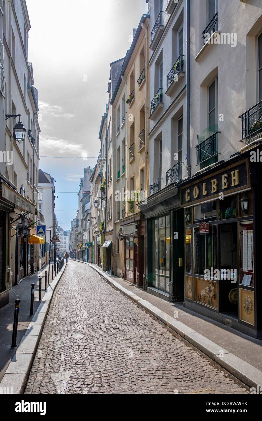 Quartier Mouffetard à Paris pendant la période Covid-19 Banque D'Images