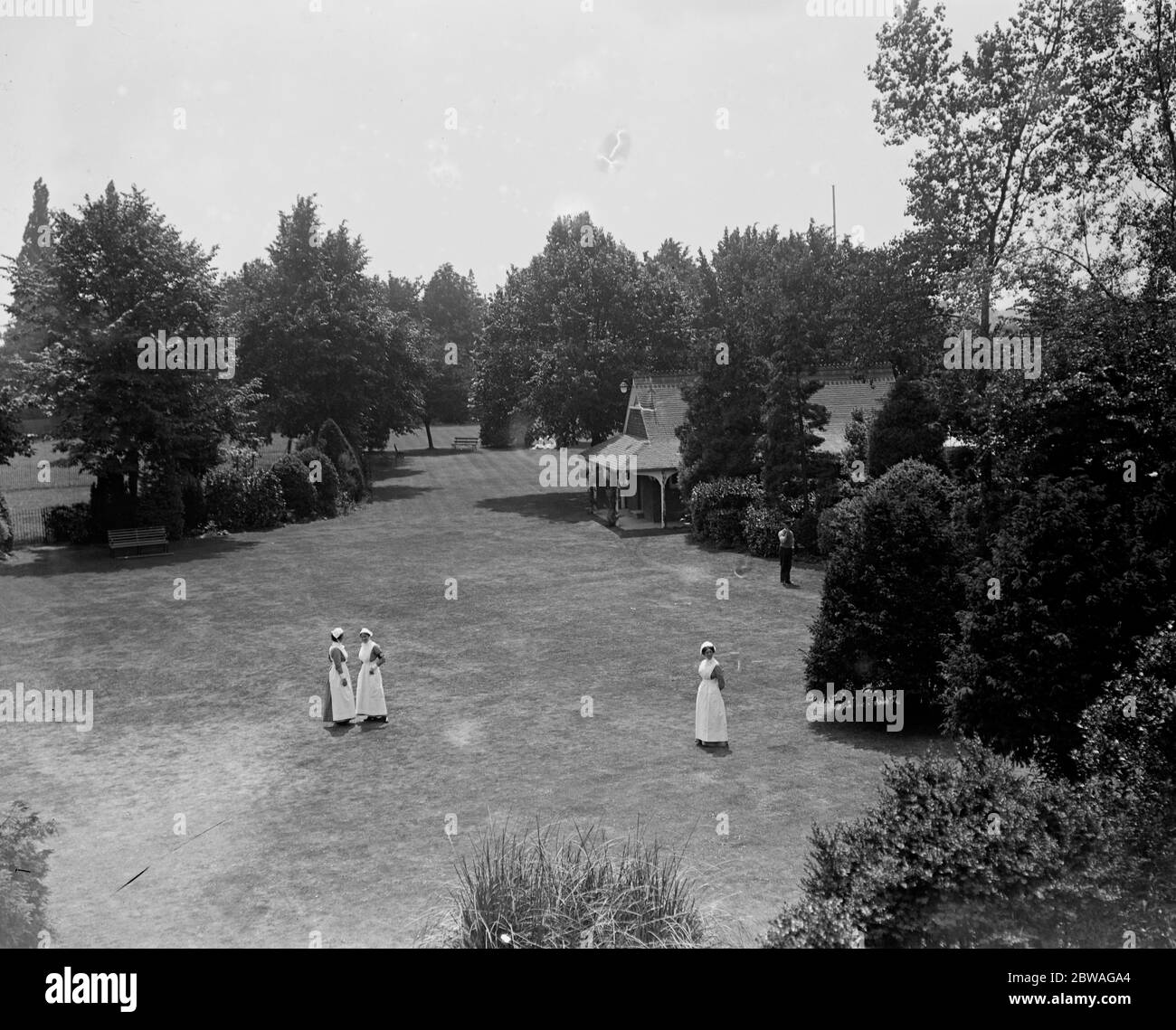 Ranji donne sa maison à Staines , ' Jamnagar ' comme hôpital le Prince de Galles Hospital . Ranjitsinhji Vibhaji, Maharaja Jam Sahib de Nawanagar GCSI, GBE (10 septembre 1872 - 2 avril 1933) (connu sous le nom de K.S. Ranjitsinhji, Ranji ou Smith pendant sa carrière) était un cricketer indien du prince et du Test qui a joué pour l'équipe de cricket anglaise. Il a également joué au cricket de première classe pour l'Université de Cambridge et au cricket du comté pour Sussex. Batteur légendaire Banque D'Images