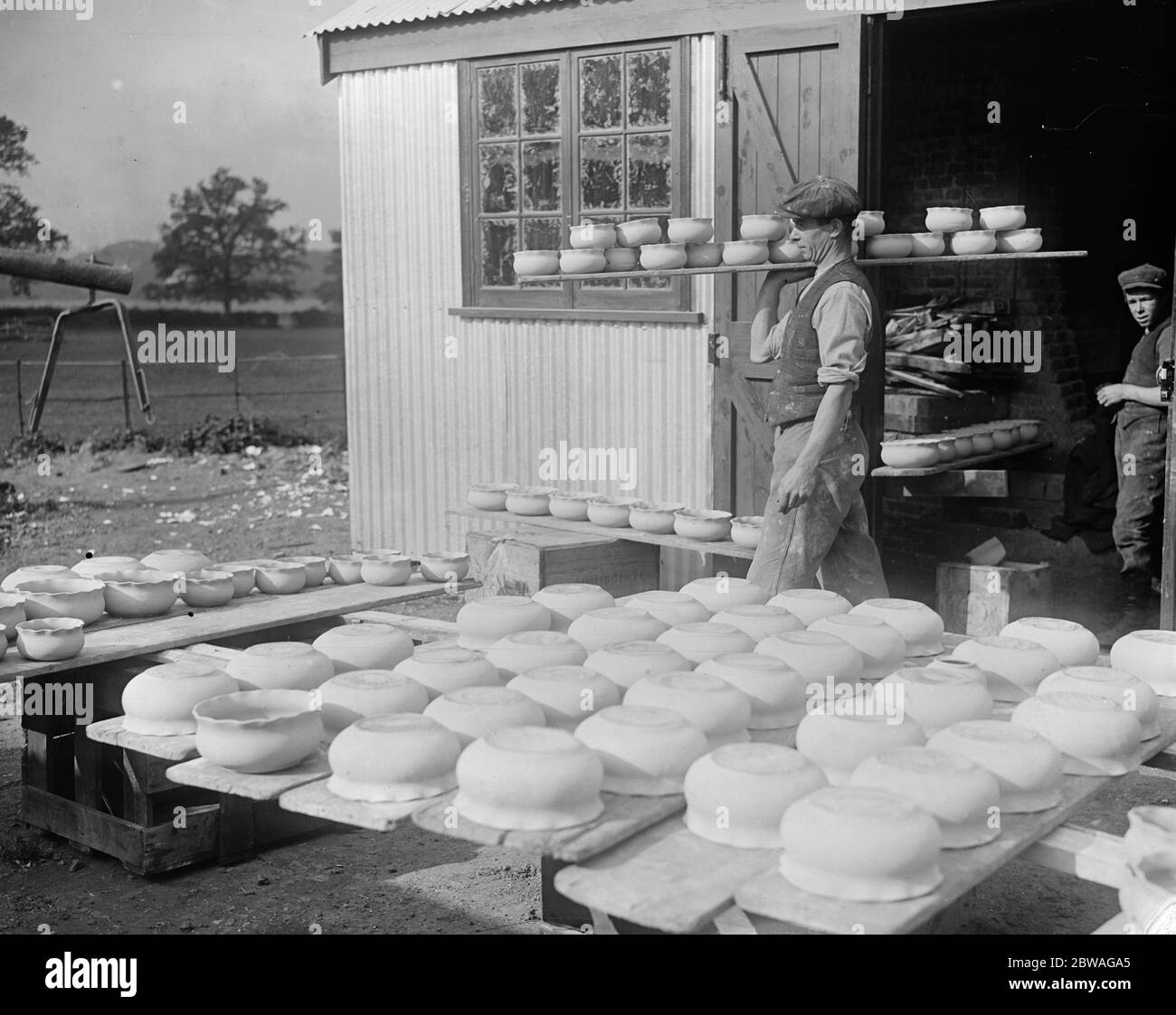 Le village modèle de Duxhurst , Surrey , de Lady Henry Somerset, a été fondé comme maison pour les femmes inébriées . Le Bakehouse où toute la poterie est faite . 21 octobre 1919 Banque D'Images