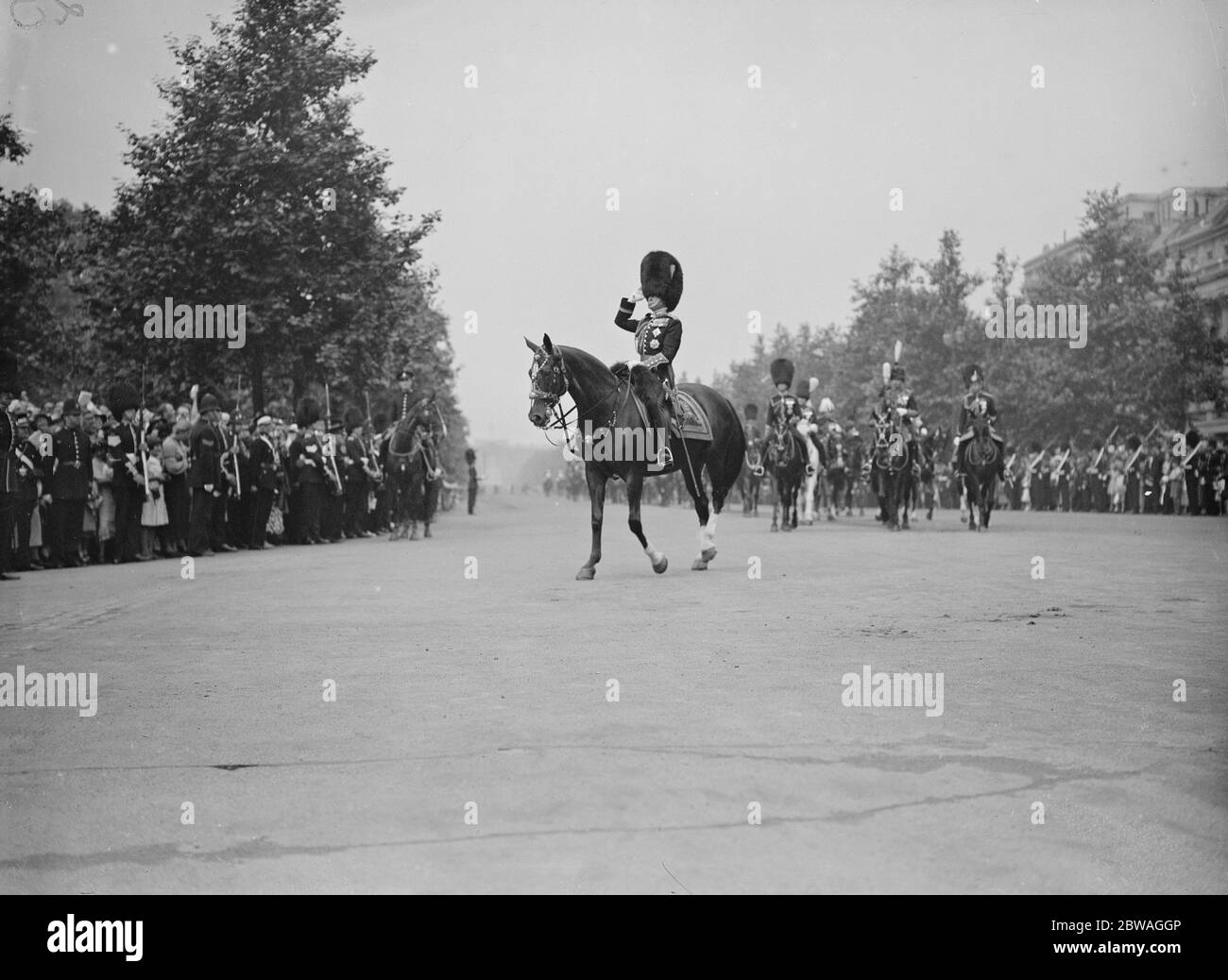 Trooping la couleur sur la parade des gardes à cheval le Roi Edward VIII 23 juin 1936 Banque D'Images