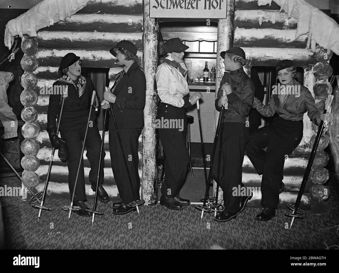 Costumes de sports d'hiver au magasin Harrods . 7 novembre 1934 Banque D'Images