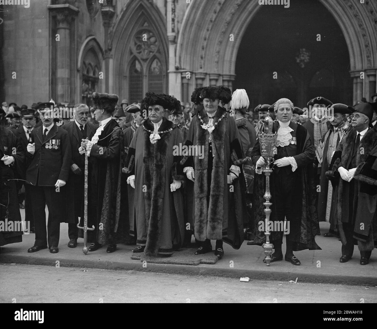 R les tribunaux le nouveau et le maire sortant des Lords , Sir William Phene Neal ( à gauche ) et Sir William Waterlow 10 novembre 1930 Banque D'Images