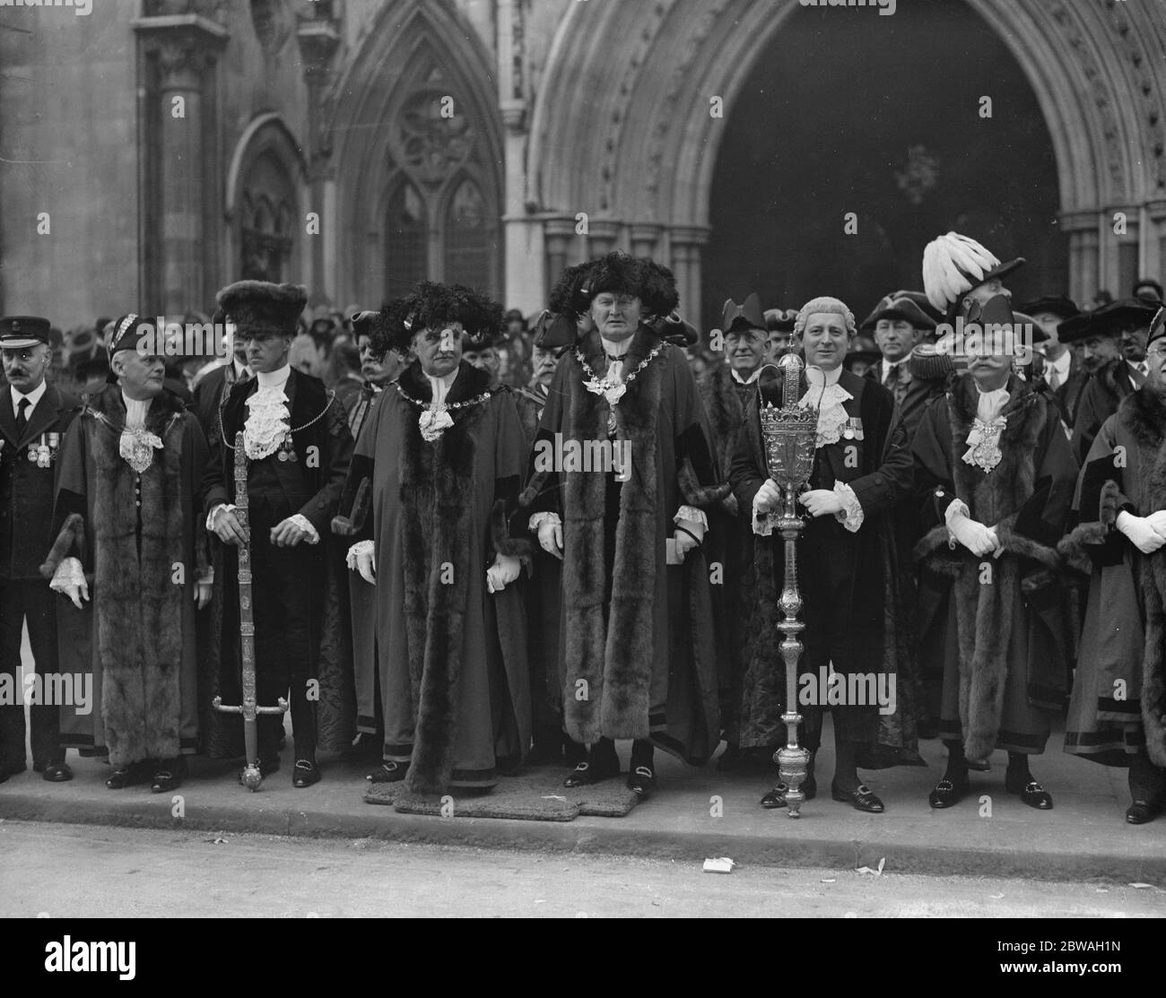 R les tribunaux le nouveau et le maire sortant des Lords , Sir William Phene Neal ( à gauche ) et Sir William Waterlow 10 novembre 1930 Banque D'Images