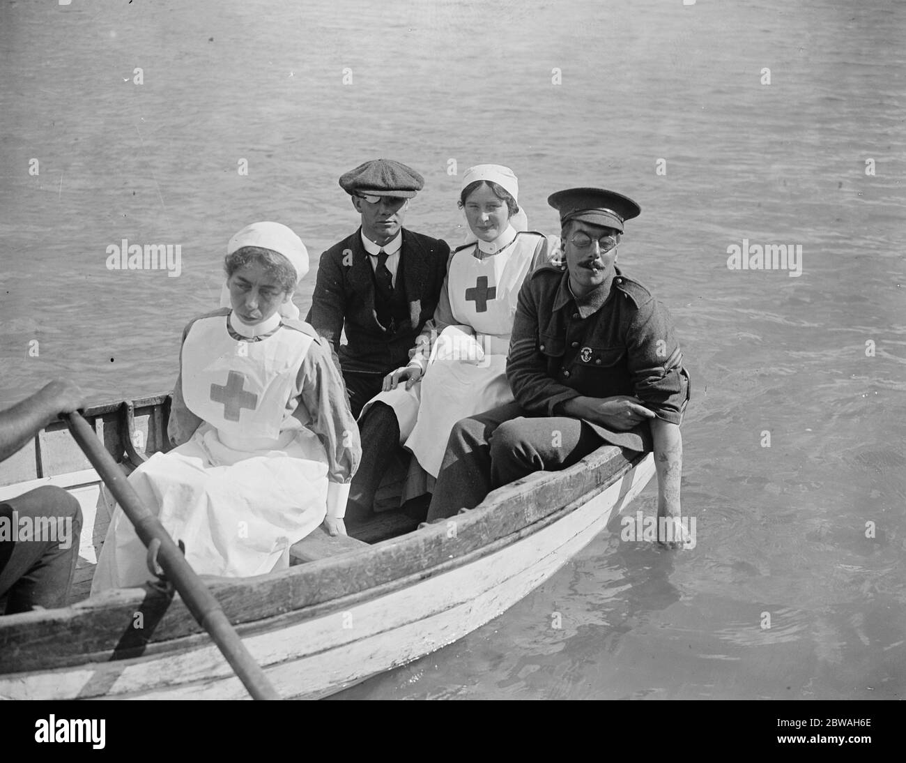 Une succursale de l'hôpital St Dunstans à Torquay . Soldats aveugles en voyage de bateau Banque D'Images