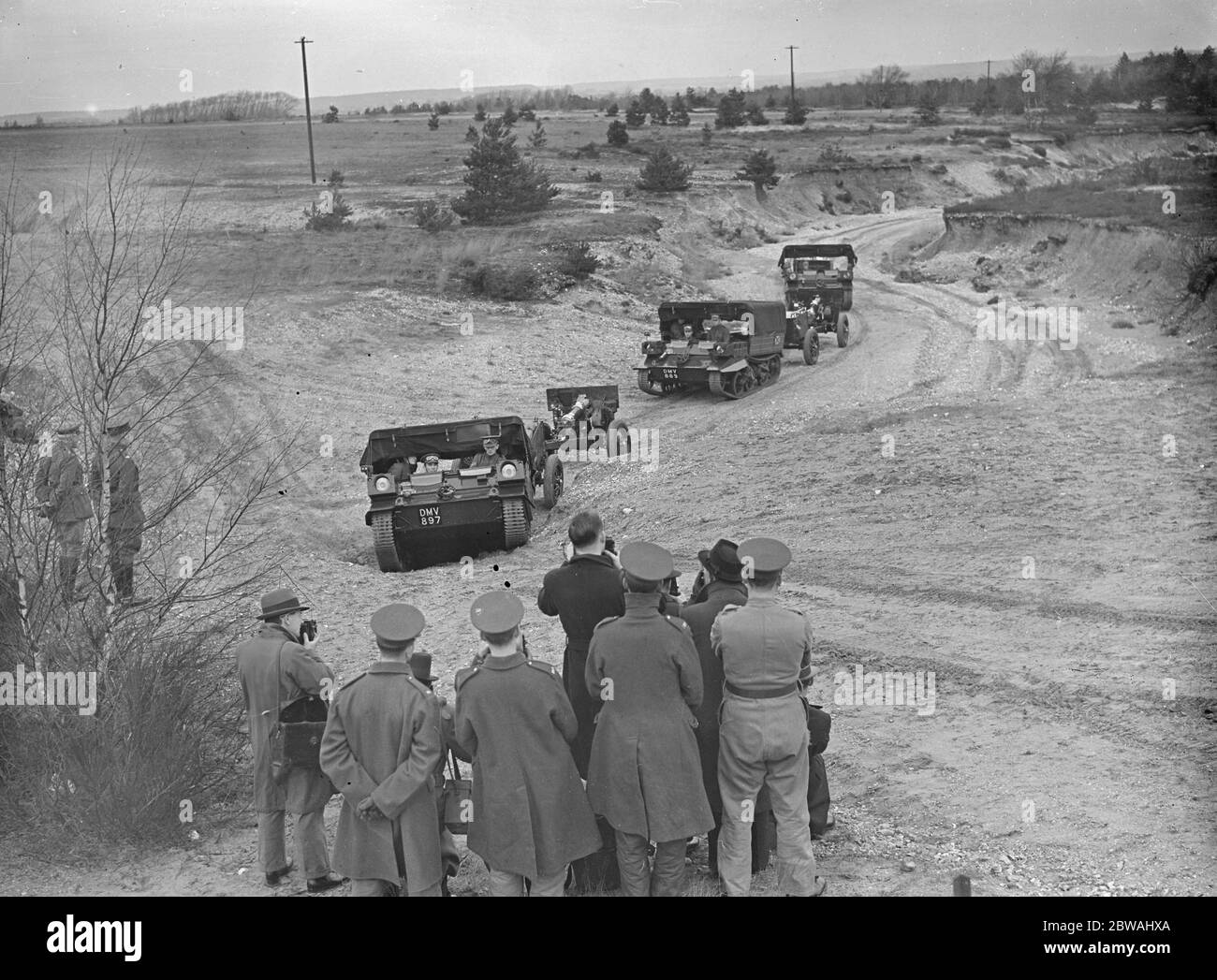 Démonstration à la caserne Mons, Aldershot , avec l'unité mécanisée de l'Artillerie royale, démontrant les transporteurs universels utilisés pour le transport du personnel et du matériel 4 février 1938 Banque D'Images