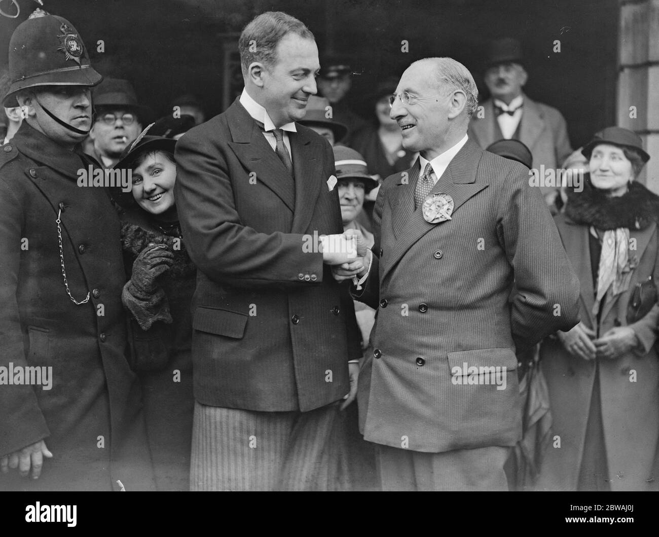 Élection générale 1935 a quitté M. A WATSON ( Lab ) et M. M Samuel (U) Wandsworth et Putney Division le 15 novembre 1935 Banque D'Images