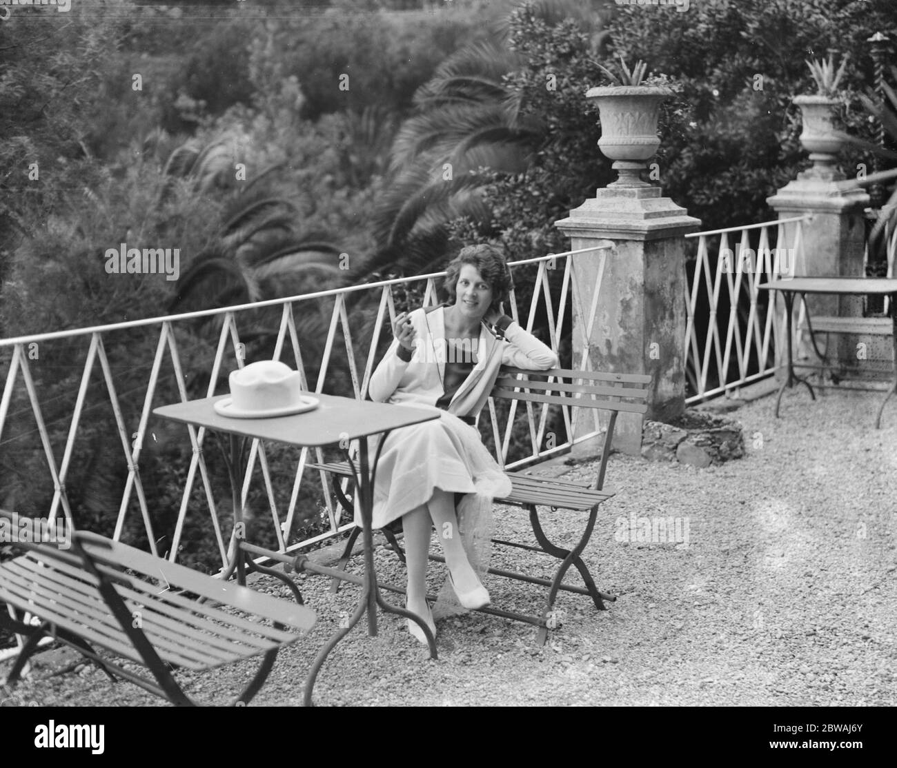 Sur la Riviera italienne - Porto Fino Mme Claudine Allen Wade , épouse du producteur théâtral 13 mars 1923 Banque D'Images