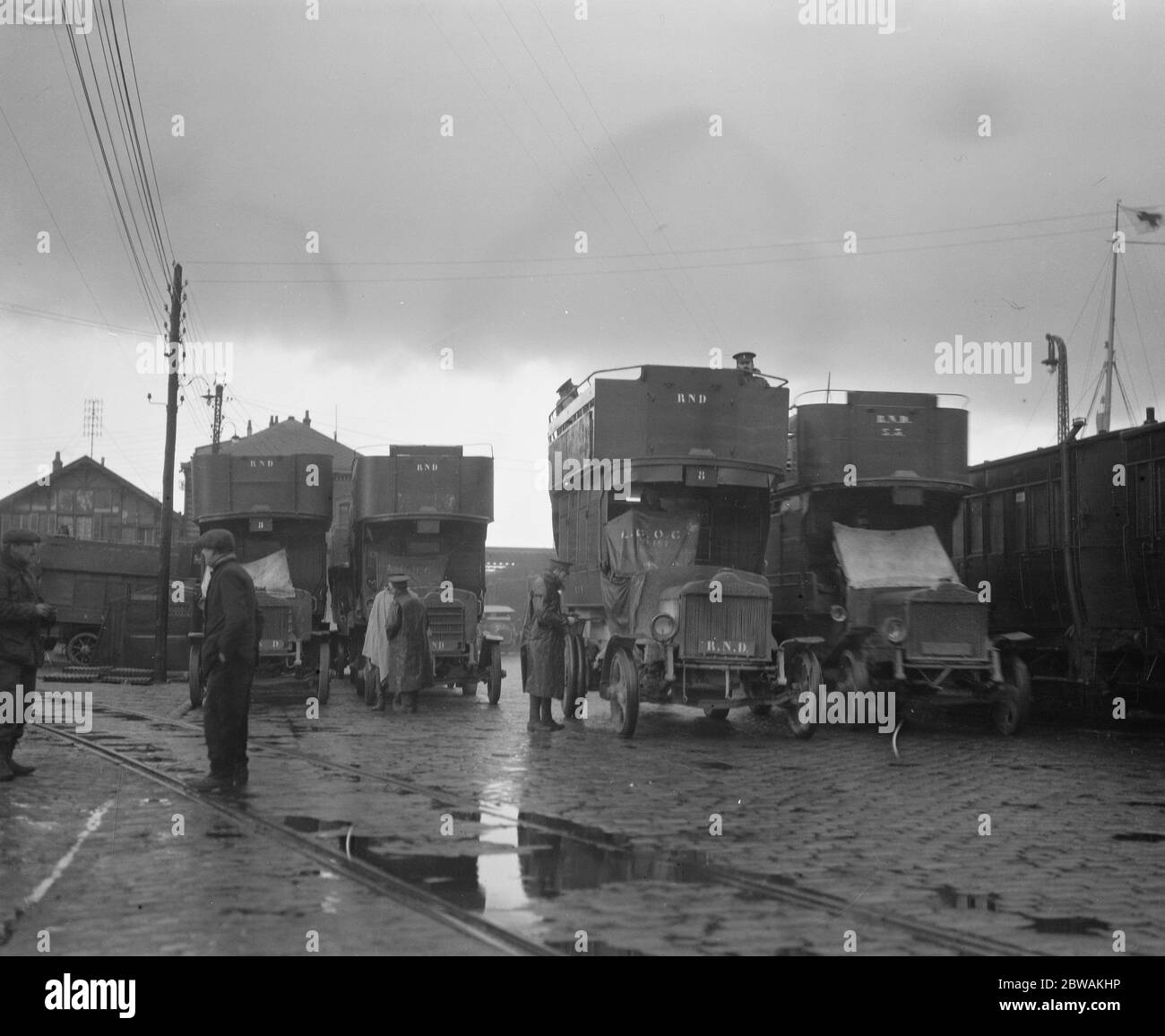 Autobus à moteur de Londres en Belgique - les autobus de Londres R.N.D ont été utilisés pour transporter des troupes en Belgique et en France pendant la première Guerre mondiale Banque D'Images