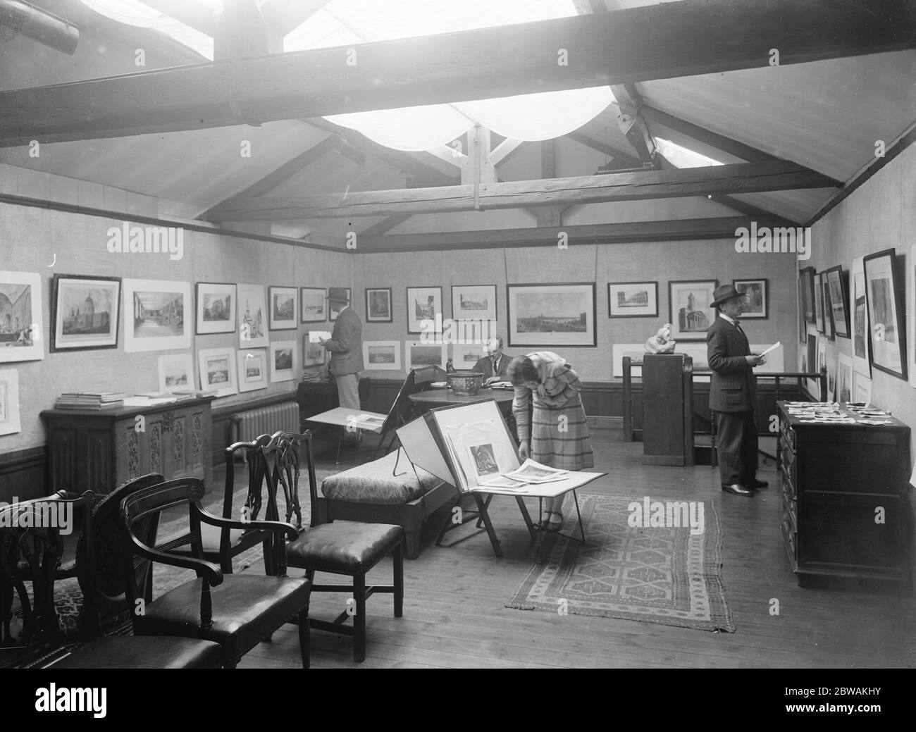La galerie d'art de Beaux à Bruton Mews . A l'origine une écurie construite au XVIIe siècle , les poutres en chêne d'origine sont encore conservées le 6 juillet 1926 Banque D'Images
