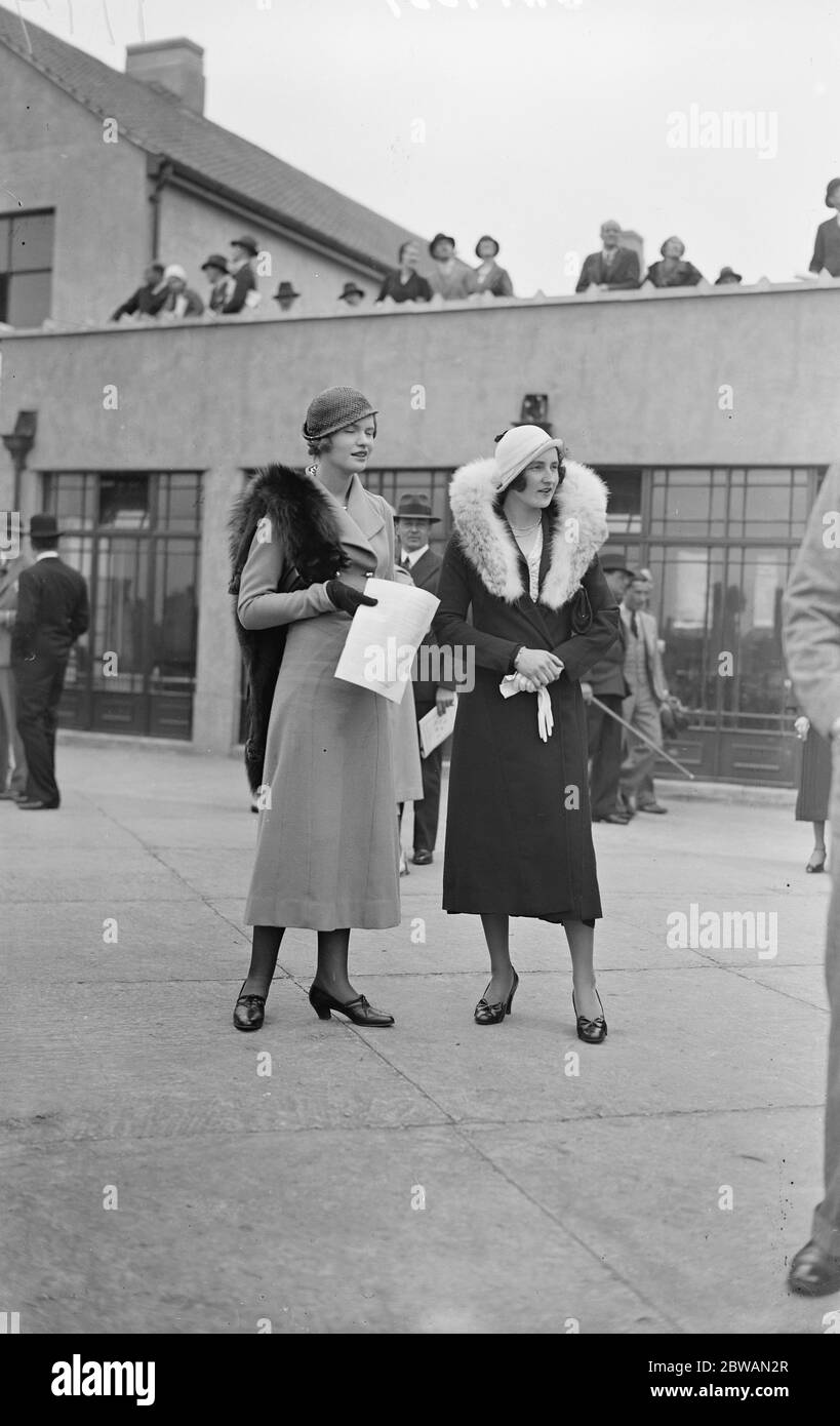 Réunion de pilotage de la brigade de la famille à Heston Miss Noel Orr et Miss Bice Wilson 1932 Banque D'Images