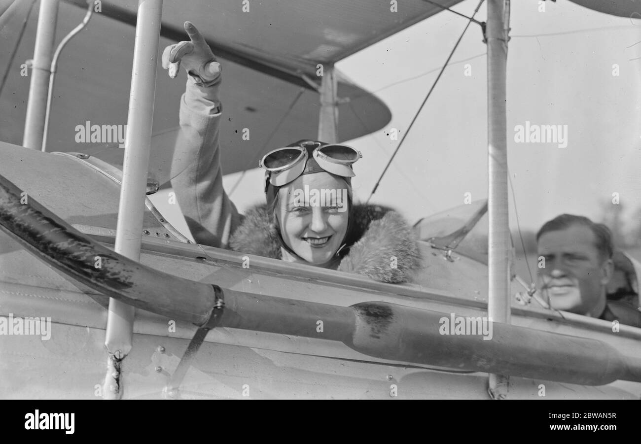 Rassemblement aérien des hôpitaux à Hayes , Middlesex Miss Evelyn Laye sur le point de commencer un vol le 8 avril 1933 Banque D'Images