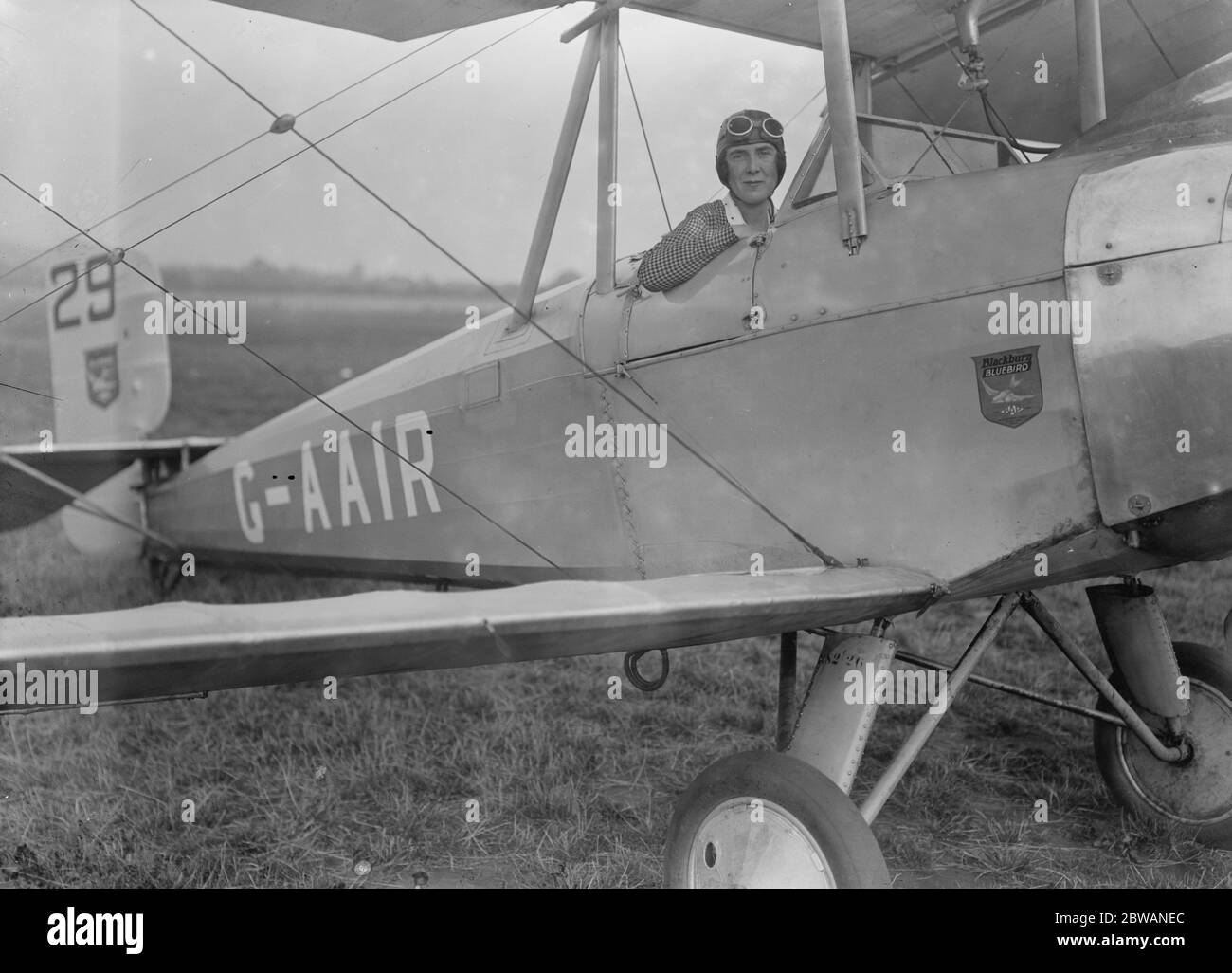 L'honorable Victor Bruce briseur de records britannique le 25 septembre 1930, elle a nommé l'avion Bluebird et a pris un vol solo à la ronde mondiale depuis l'aérodrome de Heston Banque D'Images