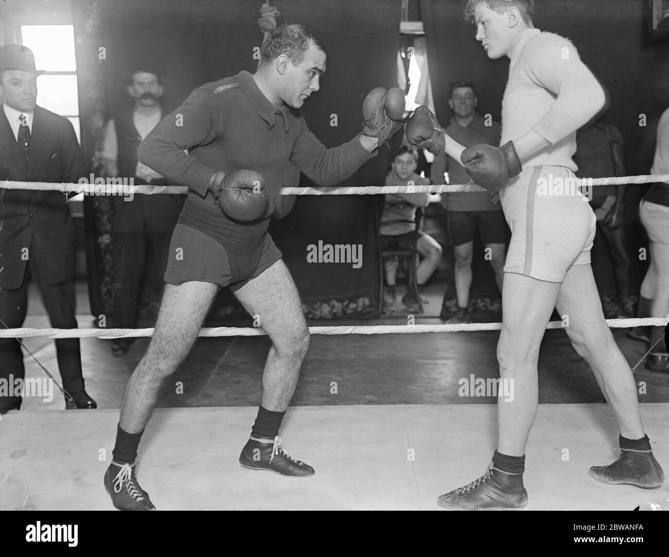 Albert Lurie , le schampion de France de boxe poids lourd officiel photo lui montre une formation pour son combat avec Bombardier Billy Wells avril 1914 Banque D'Images