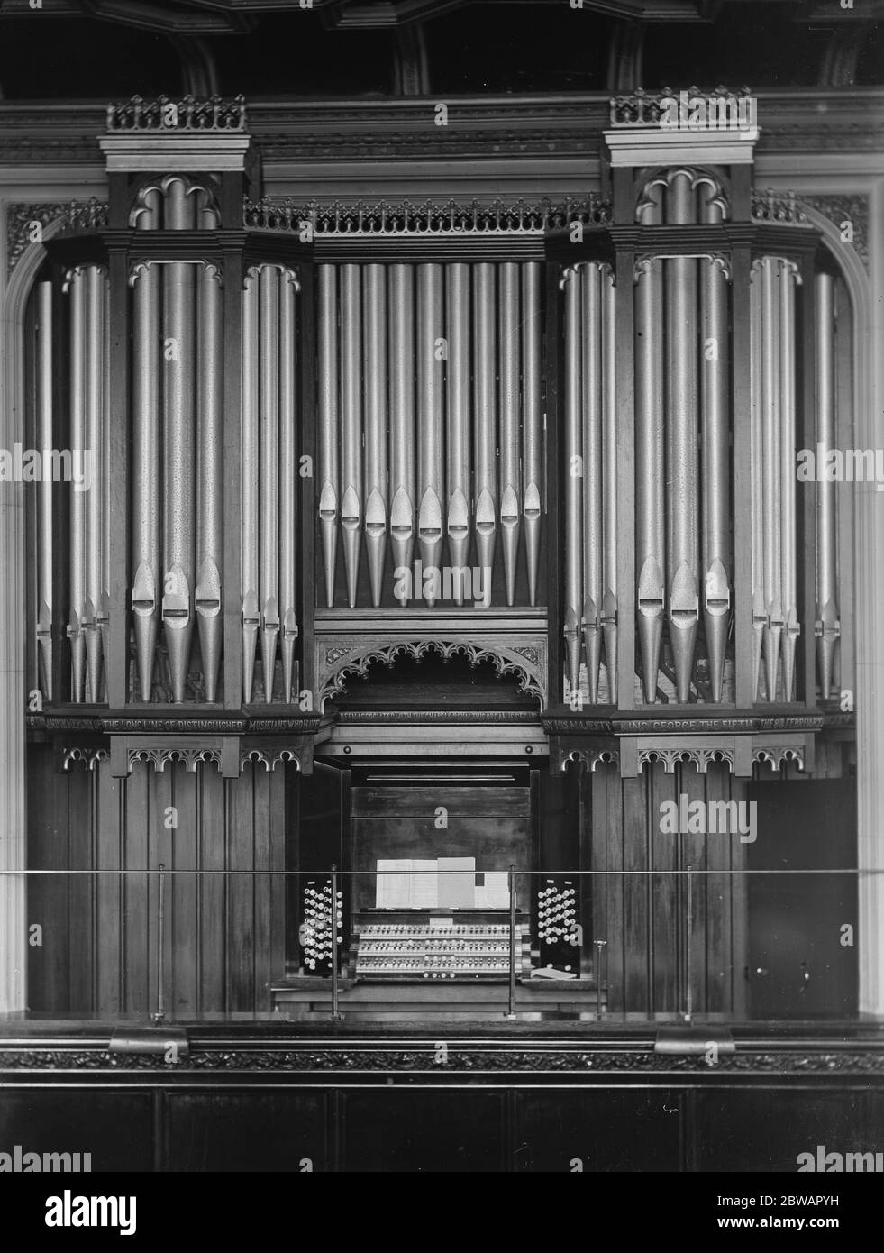Le nouvel orgue installé par le Roi dans la chapelle royale , Palais Saint-Jacques 9 février 1925 Banque D'Images