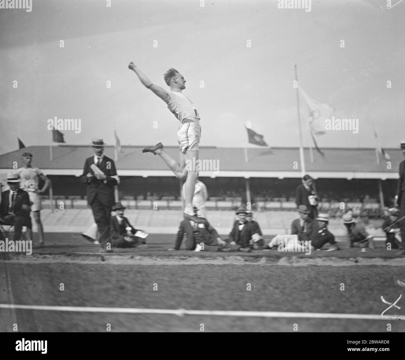 Jeux Olympiques à Anvers Dink Templeton ( USA ) - Robert Lyman Templeton né le 27 1897 mai - décédé le 7 1962 août - qui a terminé quatrième dans la finale de long Jump le 19 août 1920 Banque D'Images