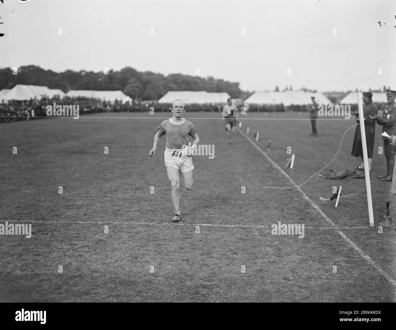 Championnat d'athlétisme militaire au championnat Aldershot 3 miles , gagné par Pte F H Thomas 28 août 1919 Banque D'Images