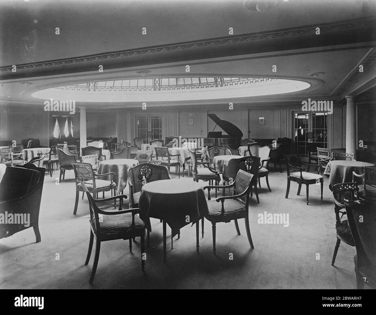 The Cunard liner Scythia salon de 1ère classe octobre 1921 Banque D'Images
