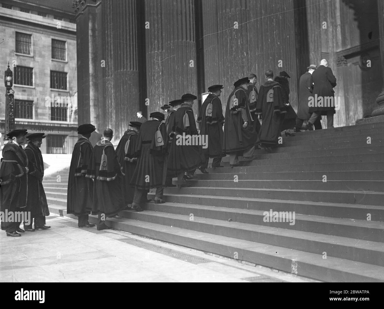Liverymen de la Compagnie des Stationers, qui participe au service du mercredi des cendres à la cathédrale Saint-Paul , Londres . 2 mars 1938 Banque D'Images