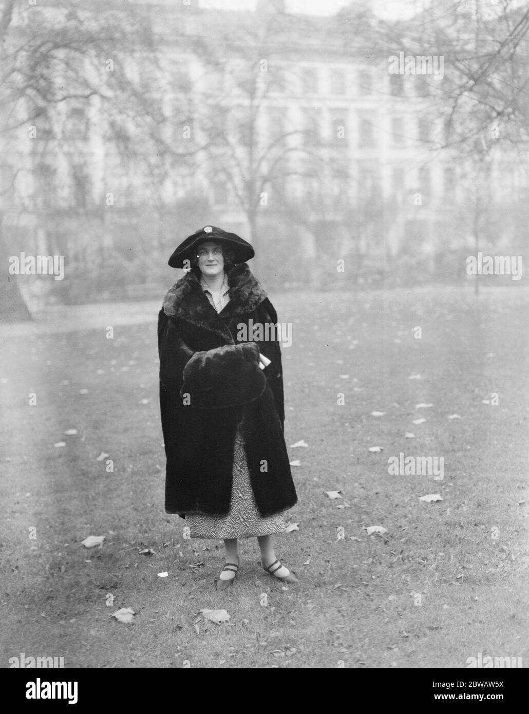 Mme Winston Churchill se rend à Dundee pour combattre la bataille politique de son mari lors de sa convalescence le 6 novembre 1922 Banque D'Images