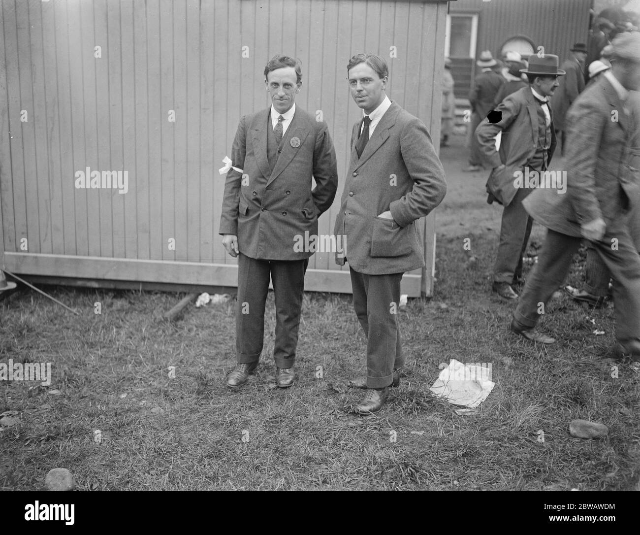 Présider le groupe à carnarvon M. R J Rowland le Bard présidé avec le Rév Albert Evans Jones ( à droite ) le bard couronné de la cérémonie du mardi 5 août 1921 Banque D'Images