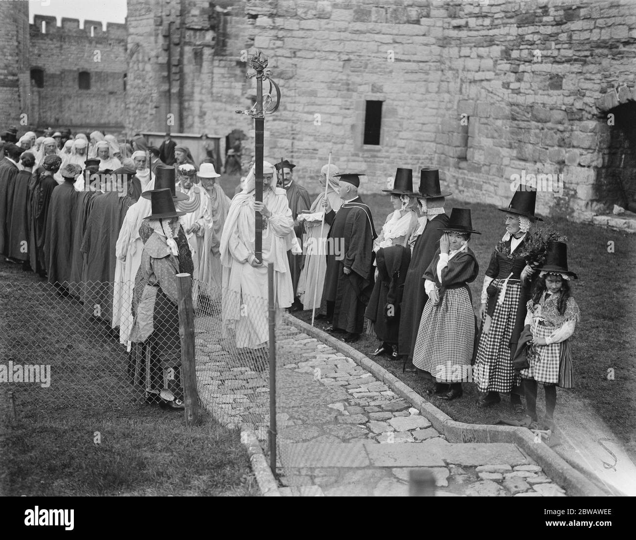 Welsh National Eisteddfod à Carnarvon la procession pittoresque à travers les terres du château 4 août 1921 Banque D'Images