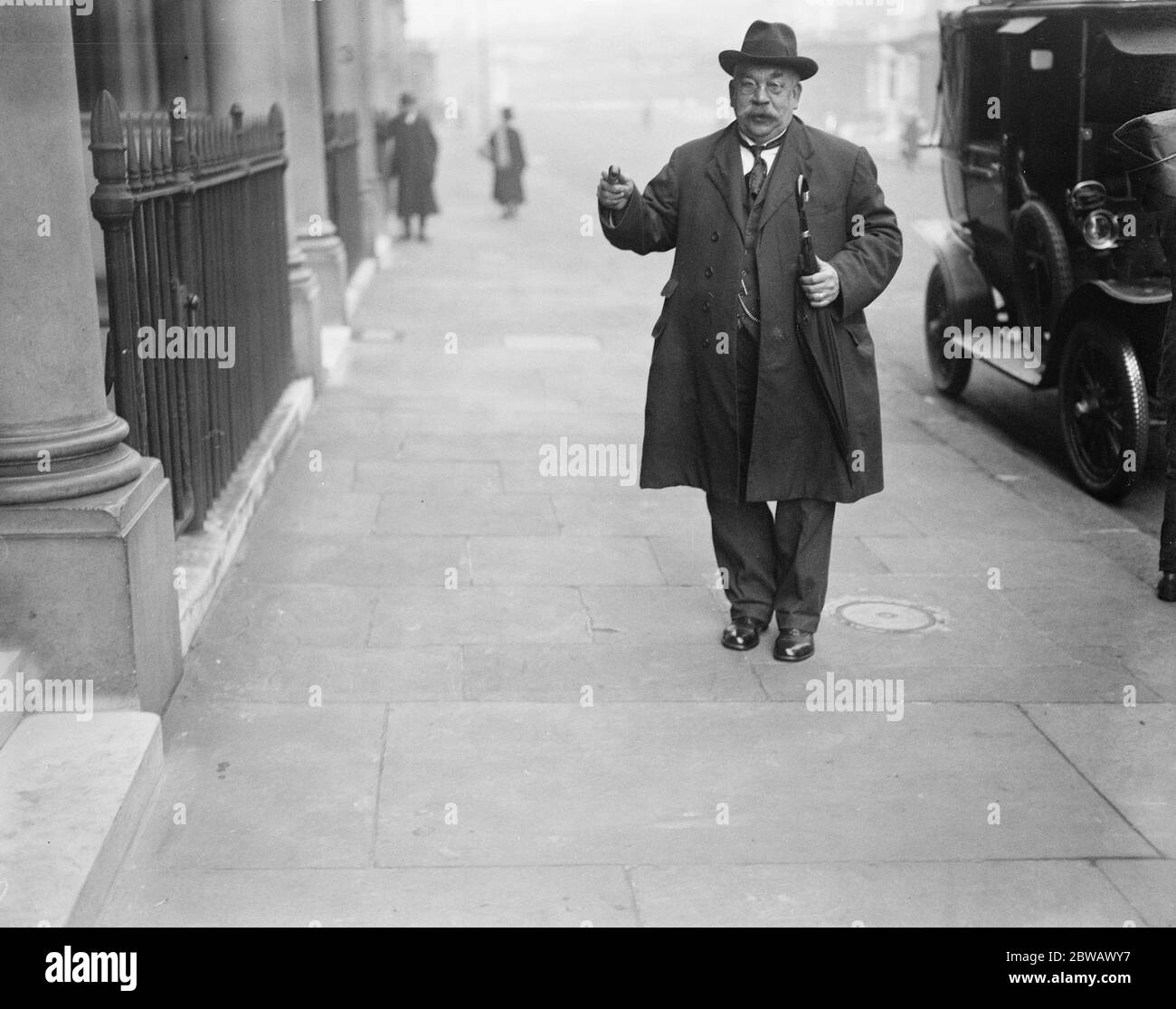 Comité du programme électoral des lahors tenu à Eccleston Square, Londres M. John Hodge, député arrivant le 24 octobre 1922 Banque D'Images