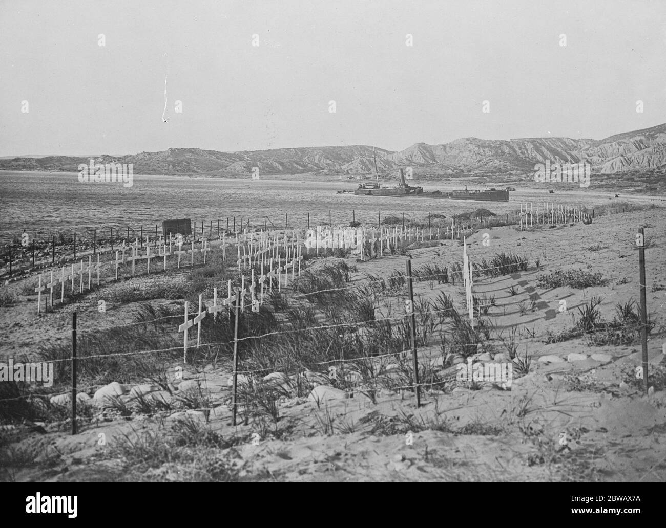 Les dominions et la crise au proche-Orient . Les Britanniques ne peuvent pas oublier que la péninsule de Gallipoli forme plus de 20,000 tombes britanniques et anzac . Télégramme du premier ministre au Commonwealth . Le cimetière d'Ari Burnu . 18 septembre 1922 Banque D'Images