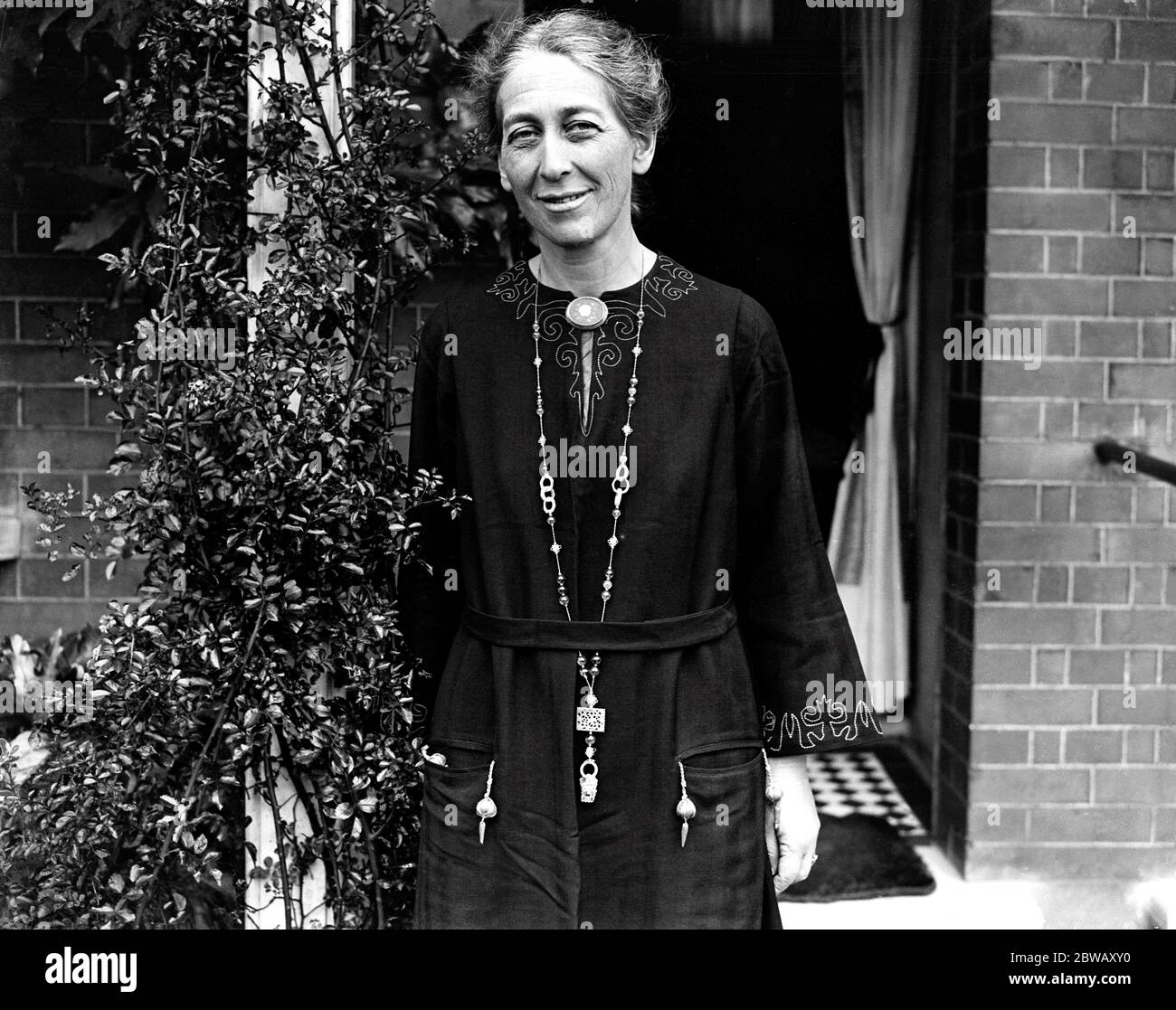 Mme Wolfendale de la Mission méthodiste du Canada , qui avec deux autres dames, a été avisée de quitter Chungking , Chine occidentale , à une demi-heure de préavis . 28 août 1925 Banque D'Images