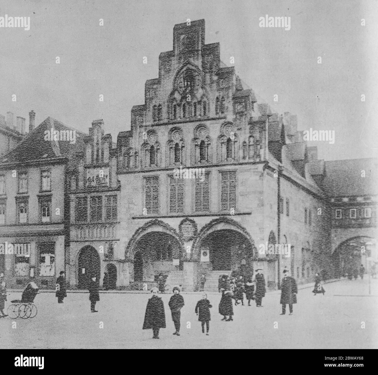 Marche française dans Dortmund . Les troupes françaises sont entrées dans l'importante ville de Dortmund . L'Hôtel de ville de Dortmund . 17 janvier 1923 Banque D'Images