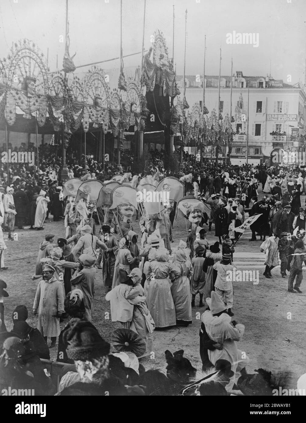 Carnaval du roi à Nice . Une des caractéristiques du roman dans le Pageant . 27 janvier 1921 Banque D'Images