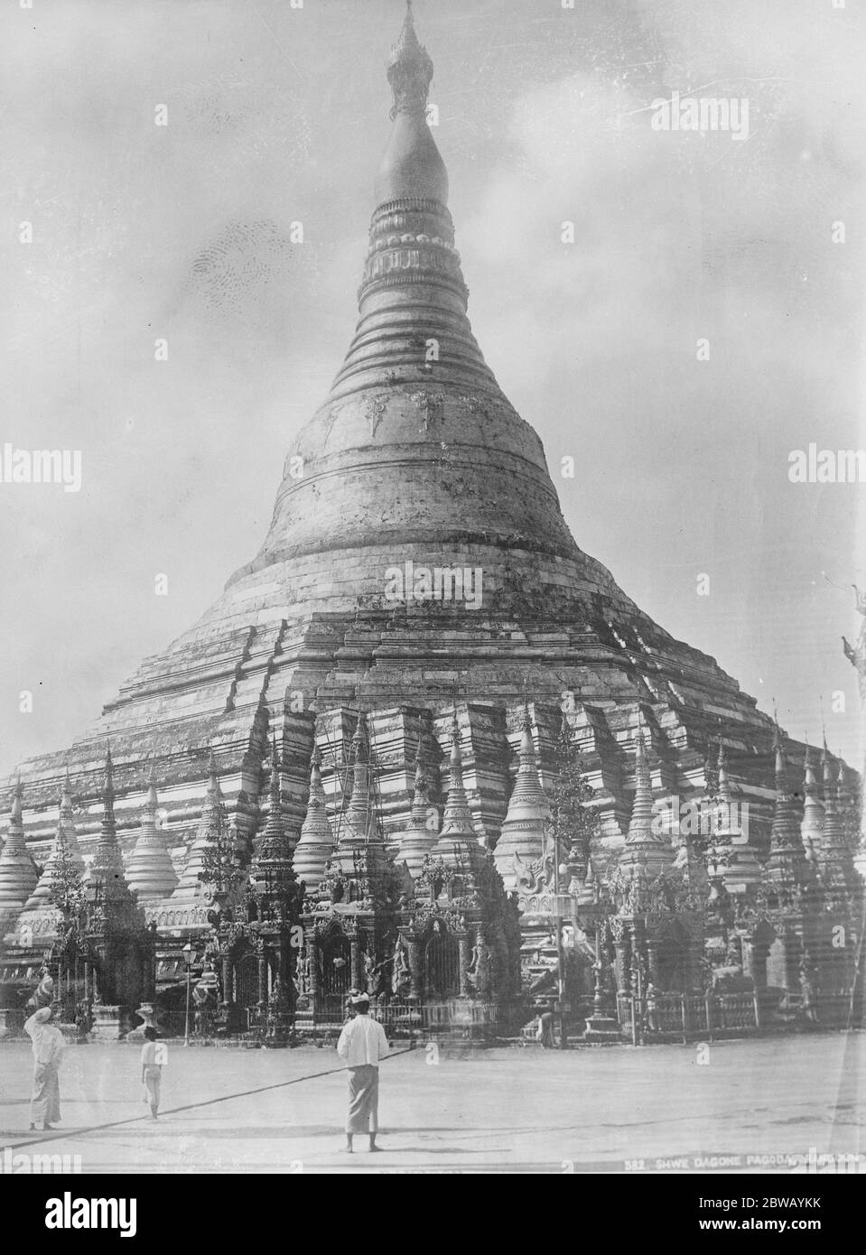 La Pagode Shwe Dagone à Rangoon , que le Prince de Galles visitera le 31 décembre 1921 Banque D'Images