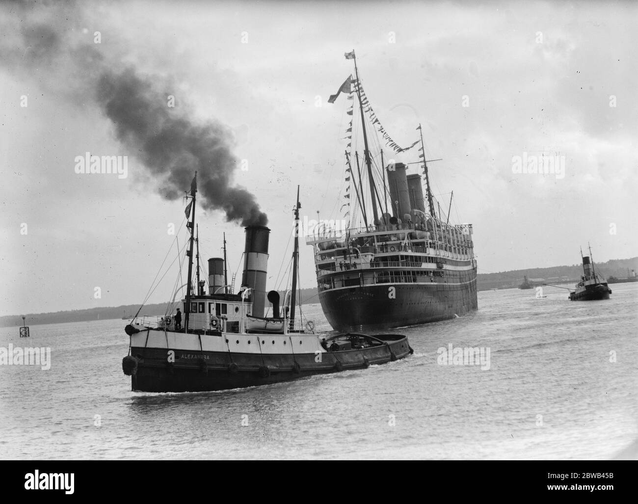 Le prince de Galles à nouveau . HRH arrive à Southampton . L'impératrice de France avec le prince de Galles à bord arrivant dans le port de Southampton . 20 octobre 1923 Banque D'Images