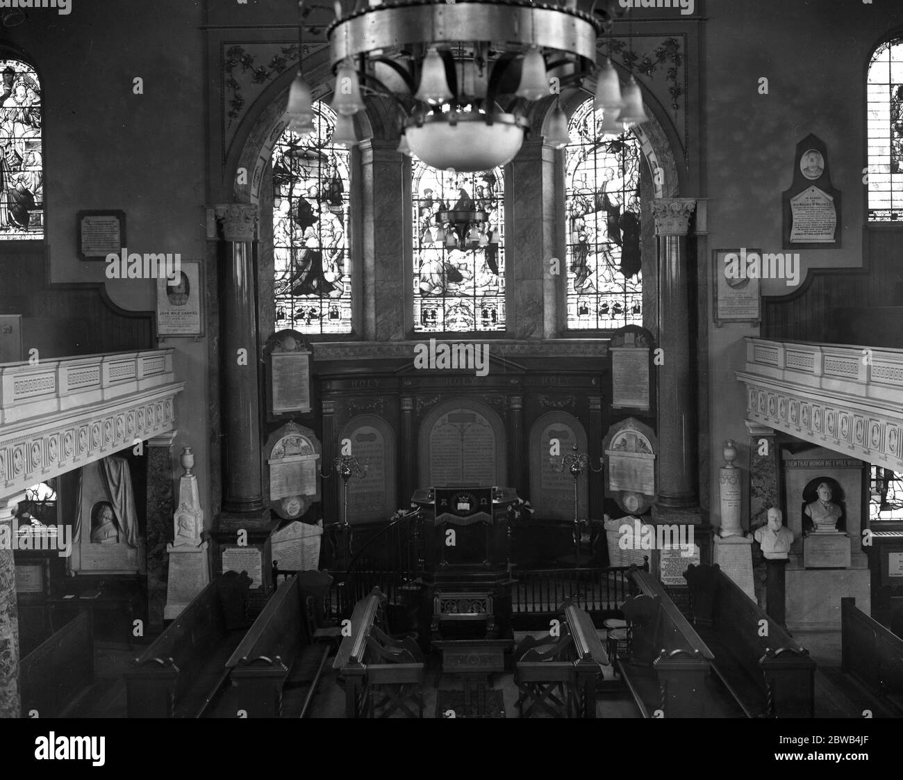 L'intérieur de la chapelle de Wesley , City Road , Londres . L'autel vu de la galerie Banque D'Images