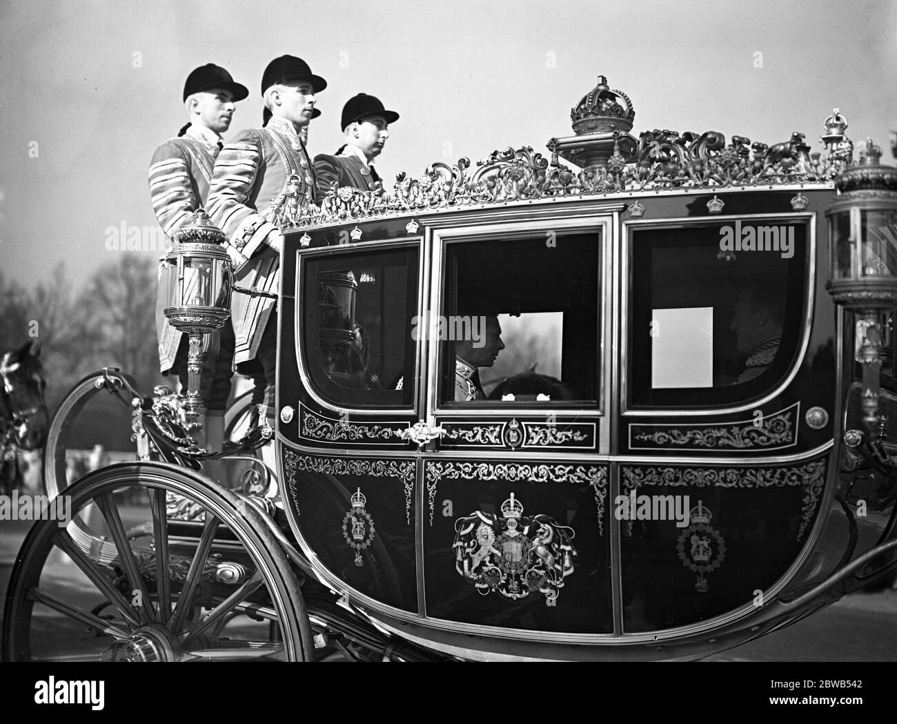 Le Roi en route pour le Levee au Palais St James , Londres . 3 mars 1938 Banque D'Images