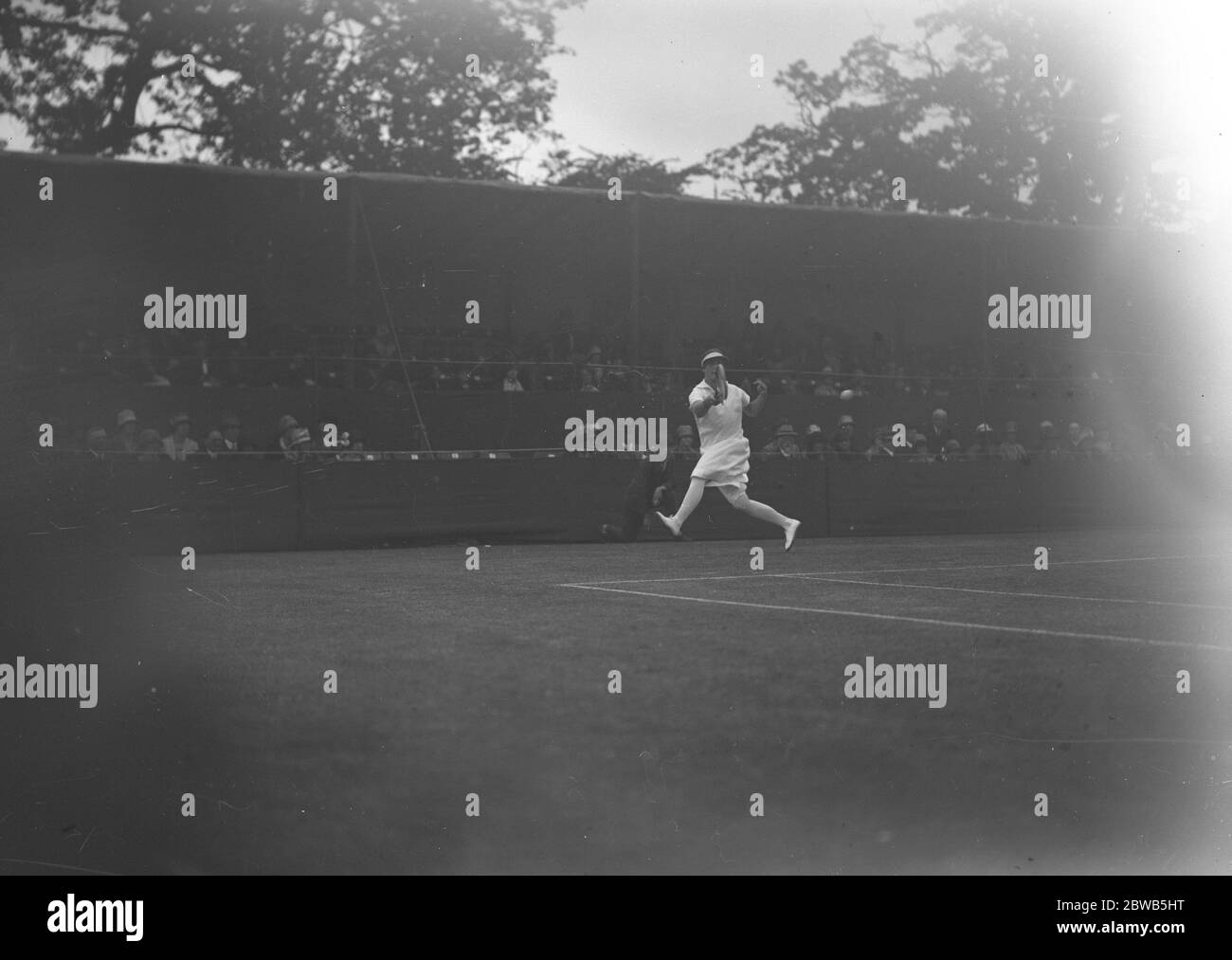 Au Tournoi de tennis de Beckenham , Mlle Helen Wills sur le court . 1927 Banque D'Images