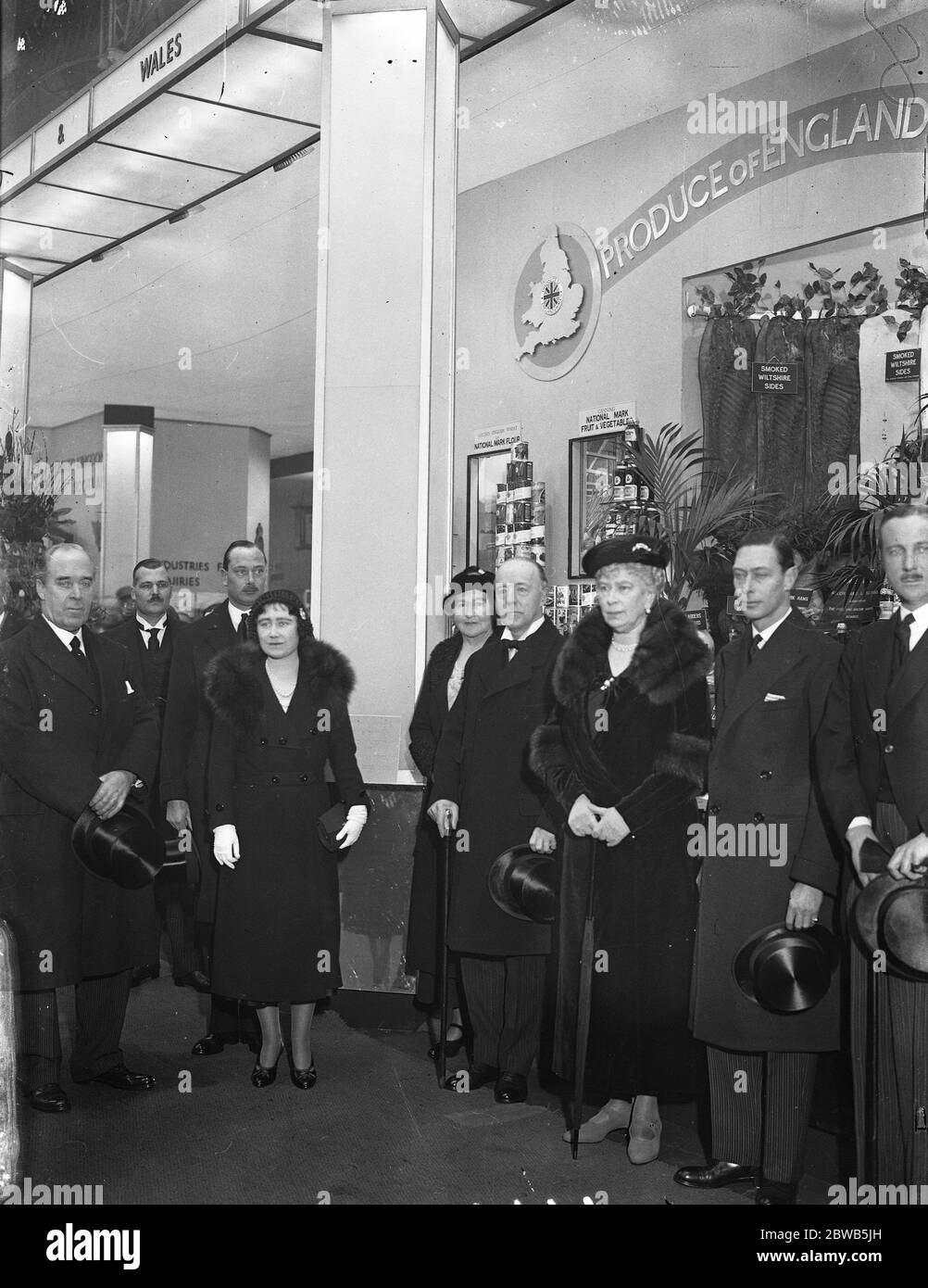 La Reine accompagnée du duc et de la duchesse de York , lors de sa visite à la British Industries Fair à la ville Blanche . 20 février 1934 Banque D'Images