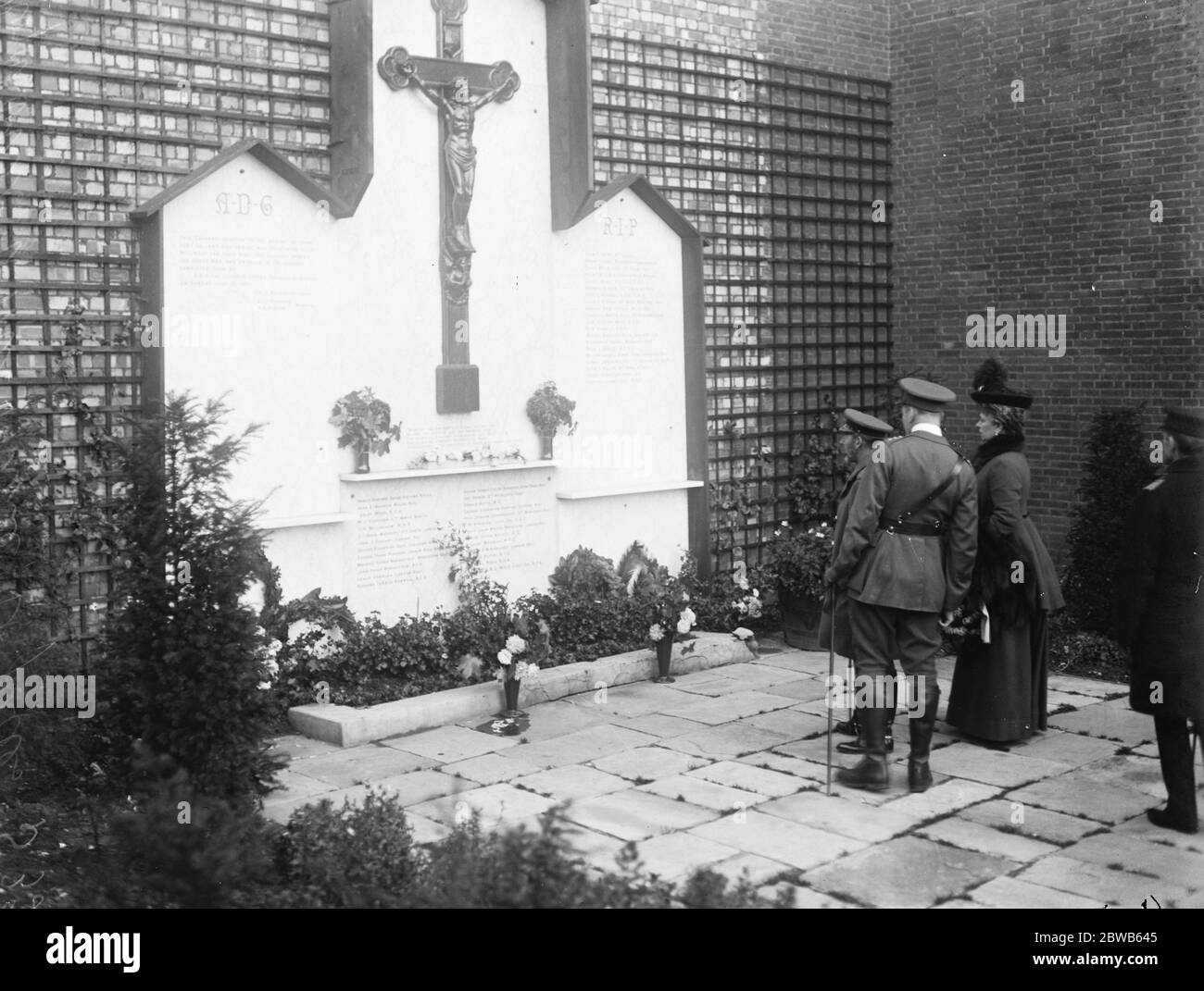 Visite royale du sanctuaire de guerre à l'église St Jude , ville des jardins de Hampstead . 1917 Banque D'Images