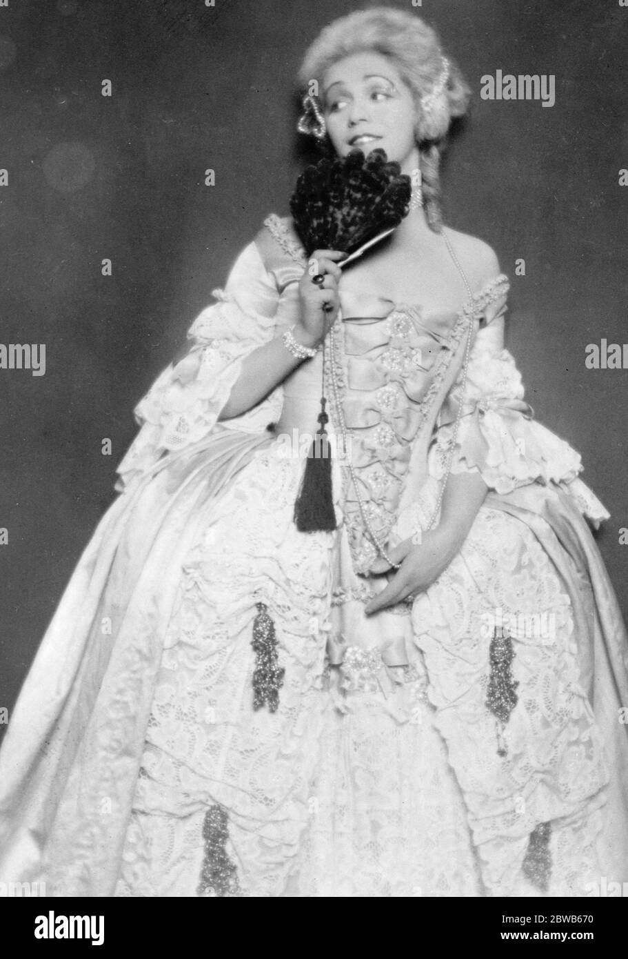 Héroïne de Berlin jouer avec le cadre anglais . Mlle Maria Fein , actrice autrichienne bien connue dans son rôle de Lady Milford dans la pièce de ce nom qui est maintenant produit à Berlin . 18 août 1924 Banque D'Images