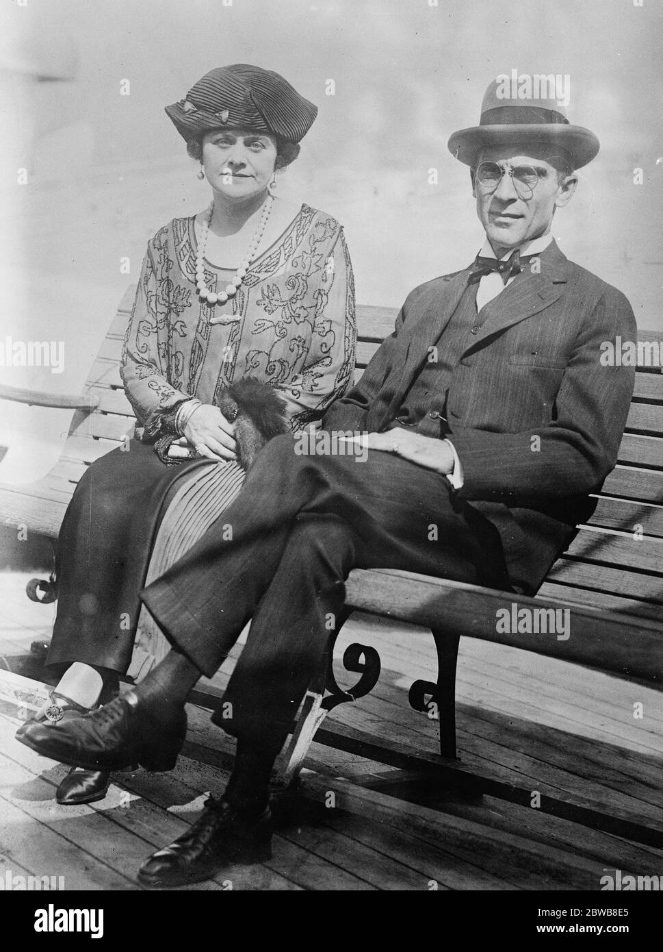 M. Melvin J Woodworth et son épouse photographiés sur le SS Leviathan à la veille de la voile pour l'Angleterre . Septembre 1924 Banque D'Images