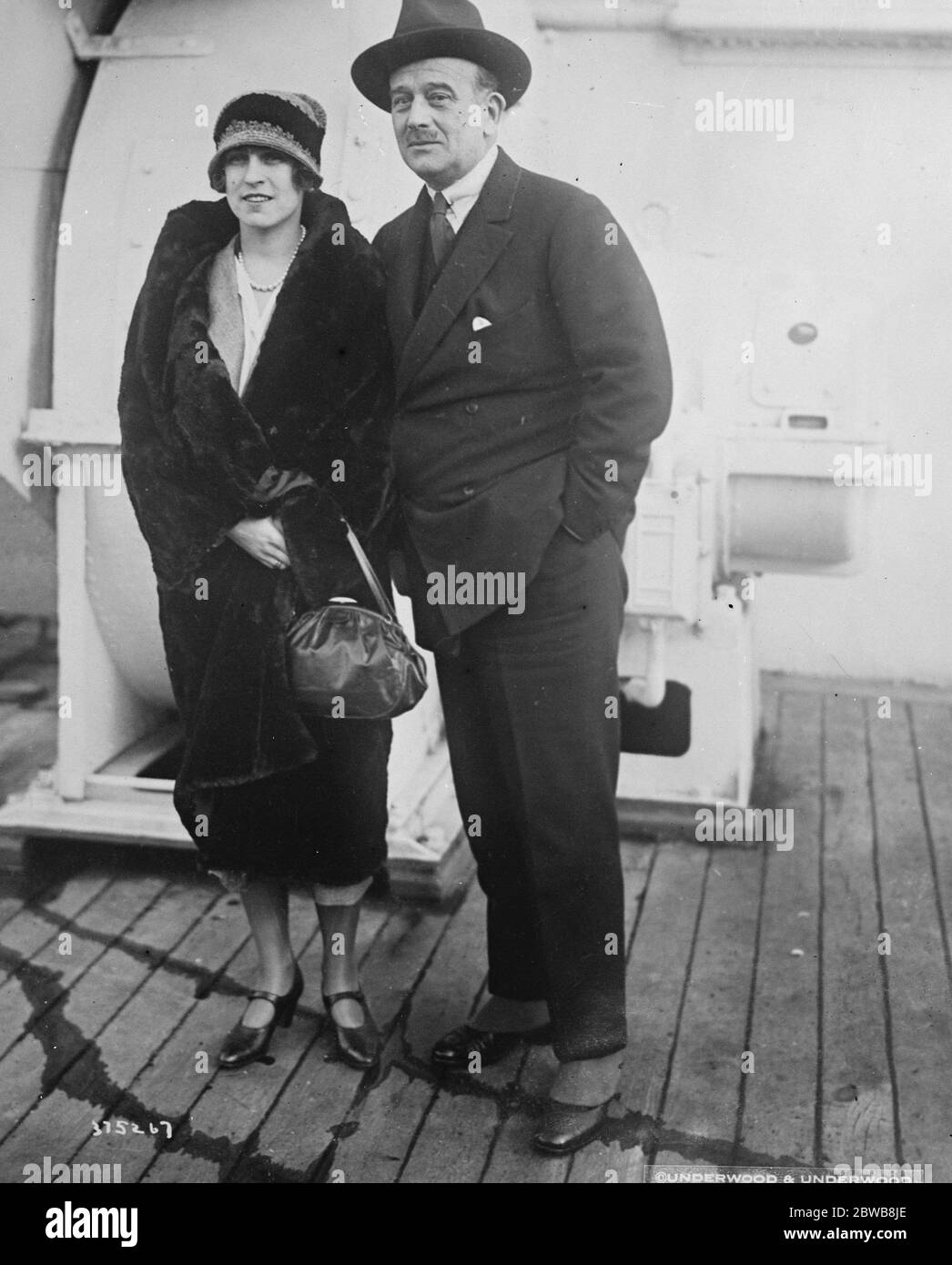 Grand-duc Boris et sa femme en Amérique . Le Grand-duc Boris de Russie et sa femme à leur arrivée à New York le , ' SS Olympic ' . 31 janvier 1931 Banque D'Images