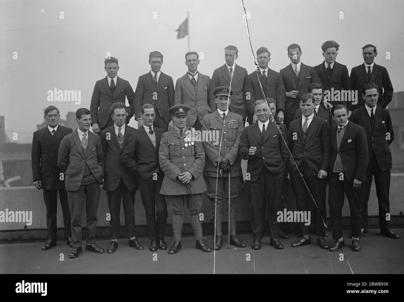L'équipage du R 33 effectue une visite au ministère de l'air le 28 avril 1925 Banque D'Images