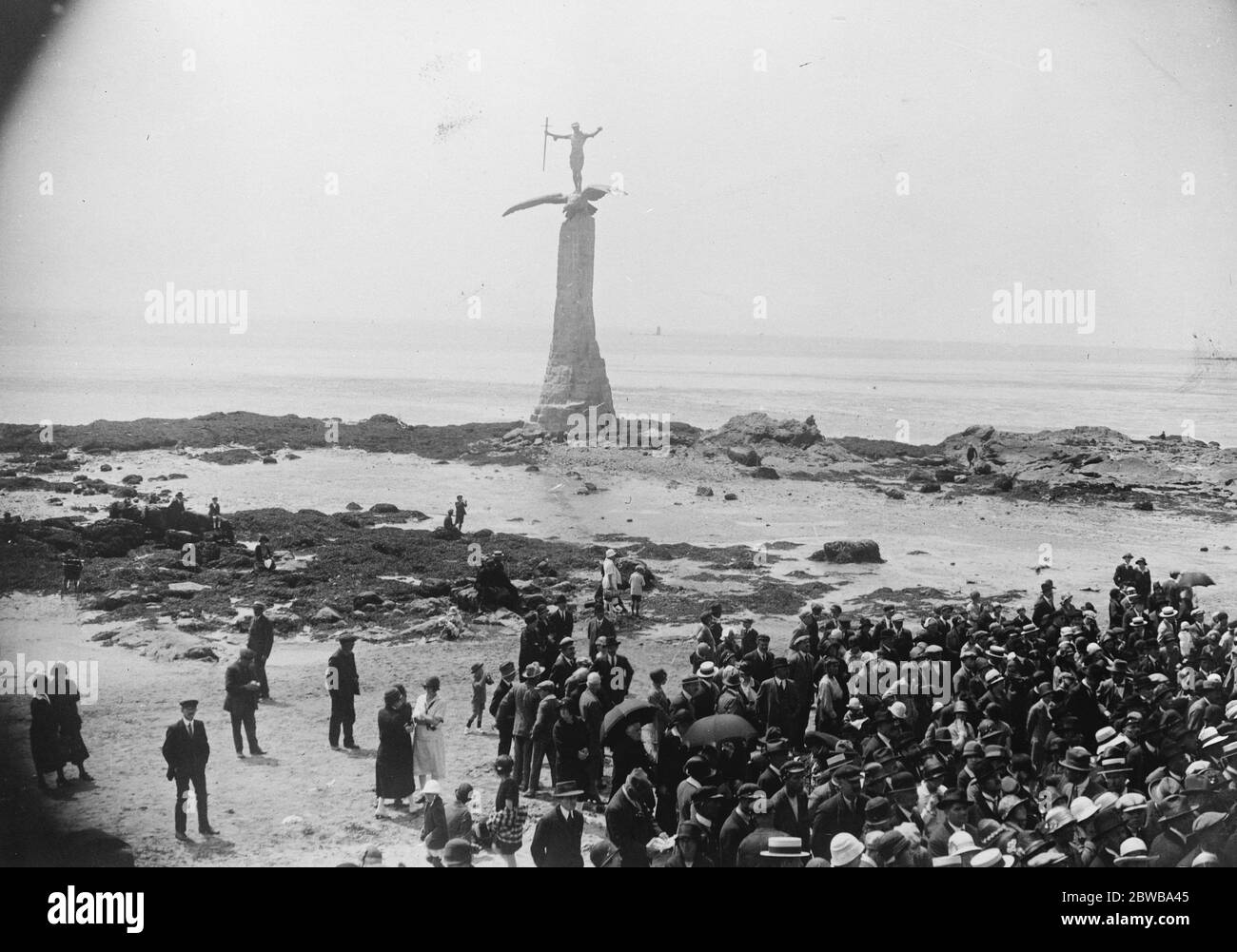 Monument frappant de l'armée américaine à St Nazaire , érigé à l'entrée du port où les troupes américaines ont débarqué . 28 juin 1926 Banque D'Images