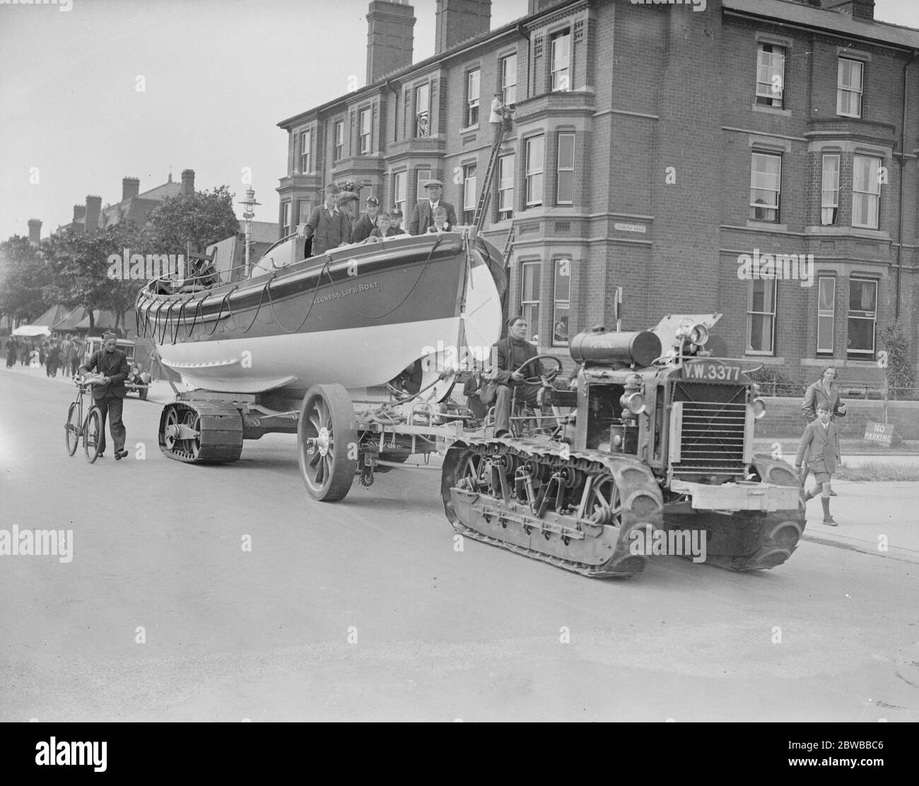 Le premier canot de sauvetage motorisé de Skegness, le ' Anne Allen ' et le tracteur . 17 juin 1933 Banque D'Images