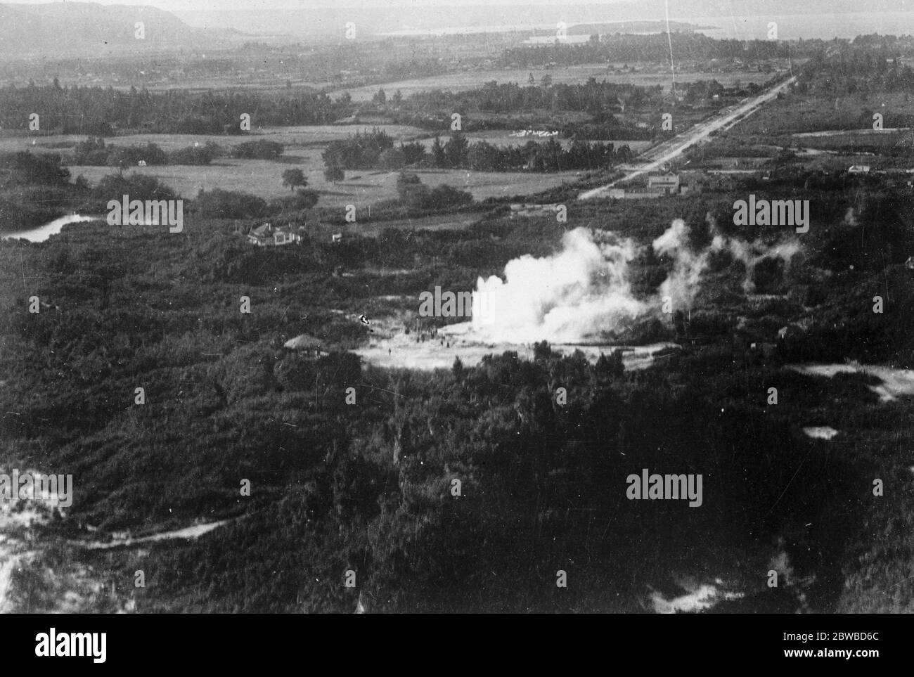 Pohutu geyser en action à Whakarewarewa . 22 février 1927 Banque D'Images