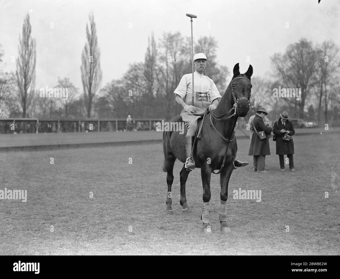 Polo à Worcester Park . M. Oriel Barker , ancien joueur de 74 . 20 avril 1925 Banque D'Images