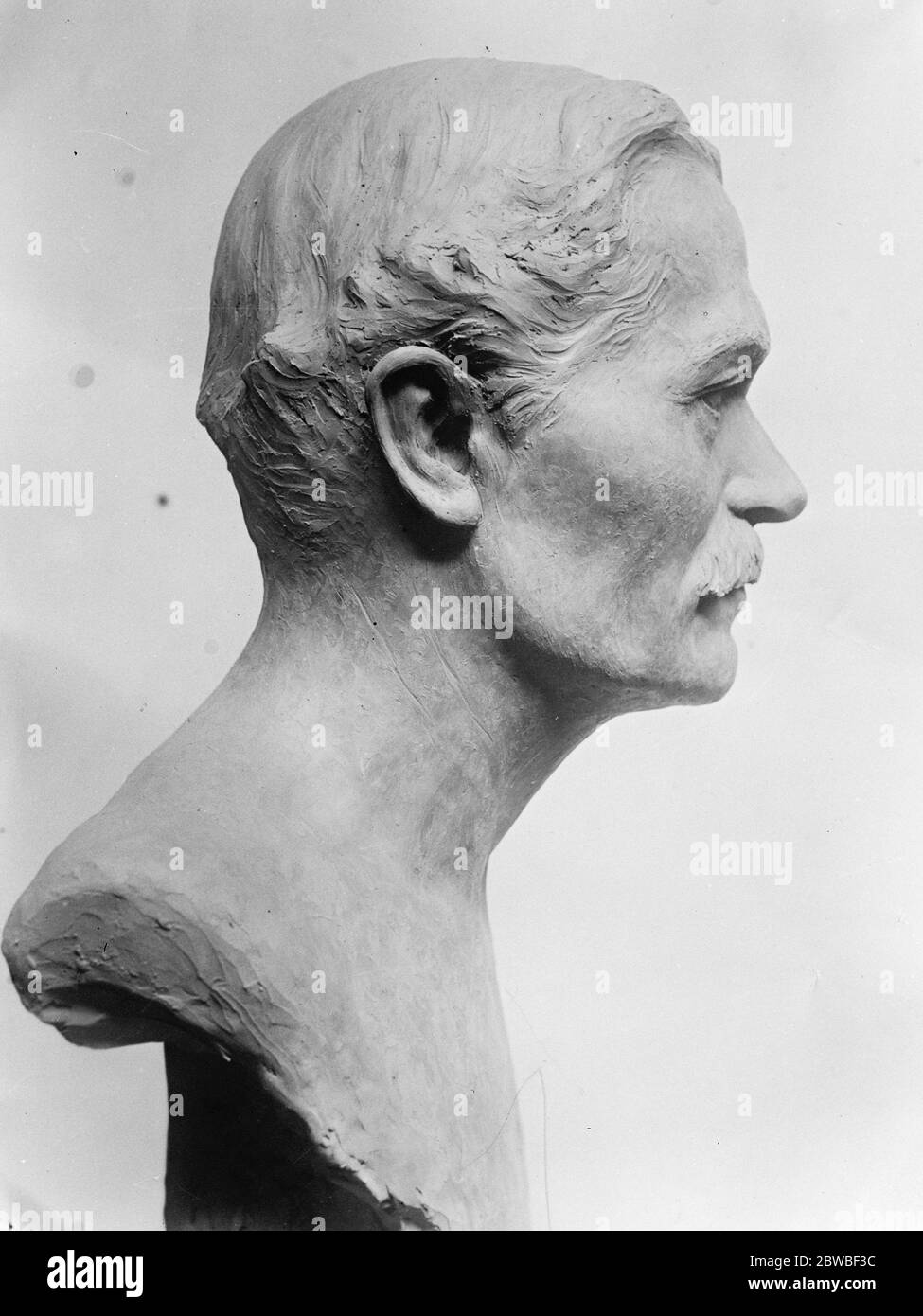 Buste en bronze de Sir Cecil Harcourt Smith , directeur du Victoria and Albert Museum , South Kensington , et prend sa retraite le 11 septembre. 6 septembre 1924 Banque D'Images