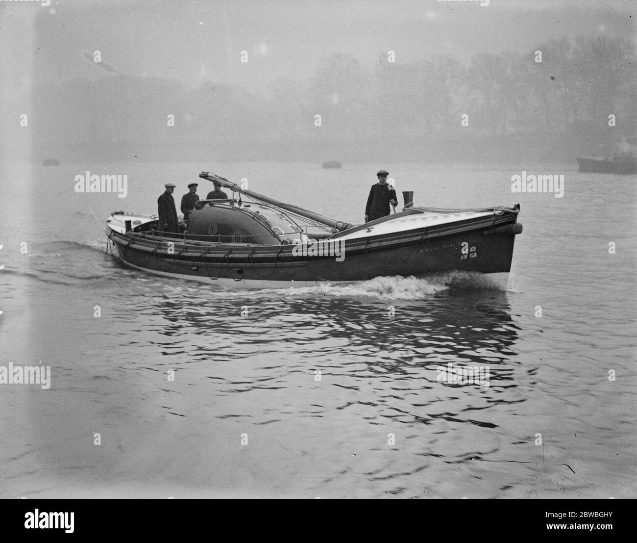 ' Anne Allen ' le nouveau bateau de sauvetage à moteur pour Skegness , construit par MM. Thornycroft à Hampton on Thames, qui entreprend des essais à Chelsea le 6 décembre 1932 Banque D'Images